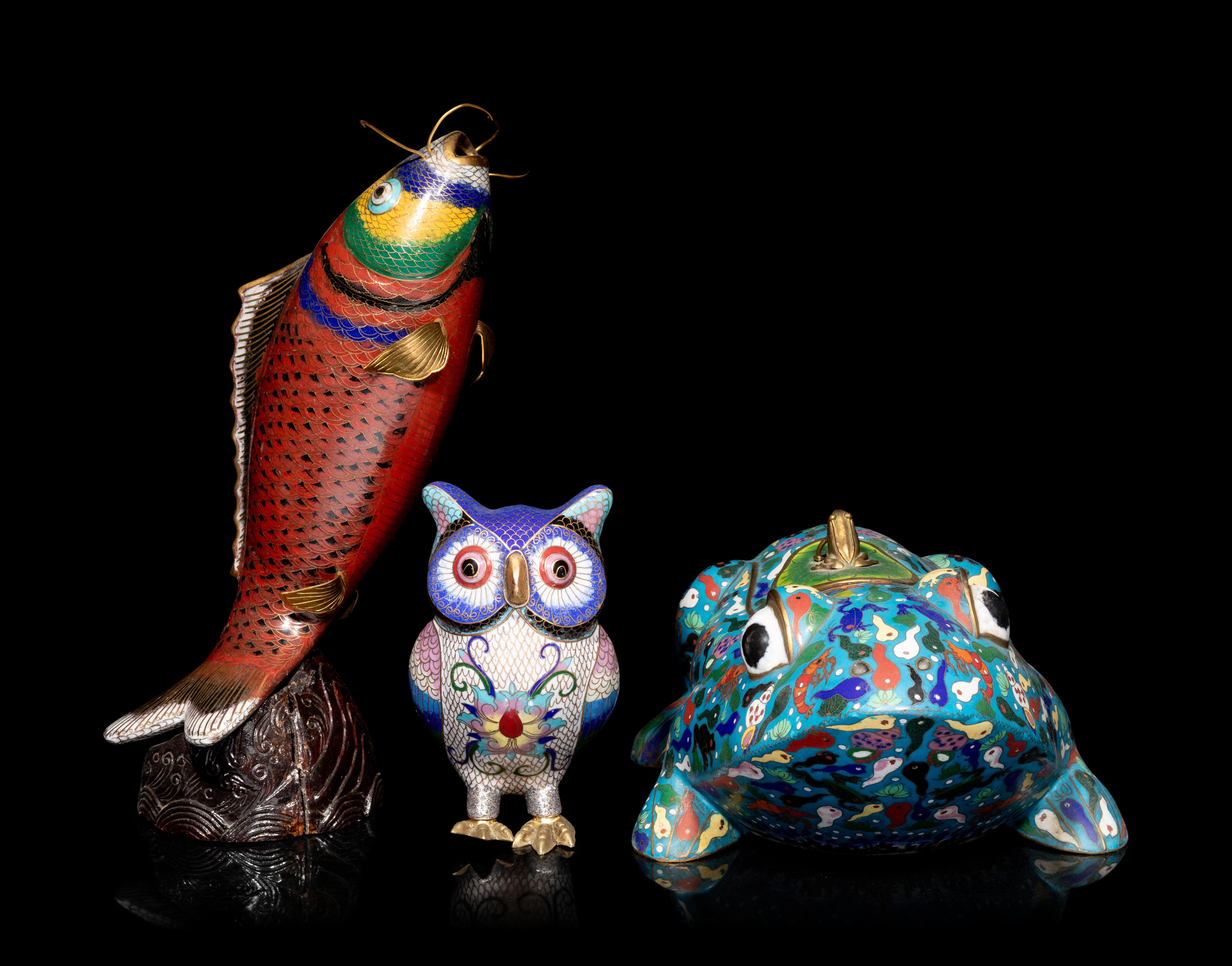 Cloissoné Chinese Blue Cloisonné Frog Box with Fish & Flora