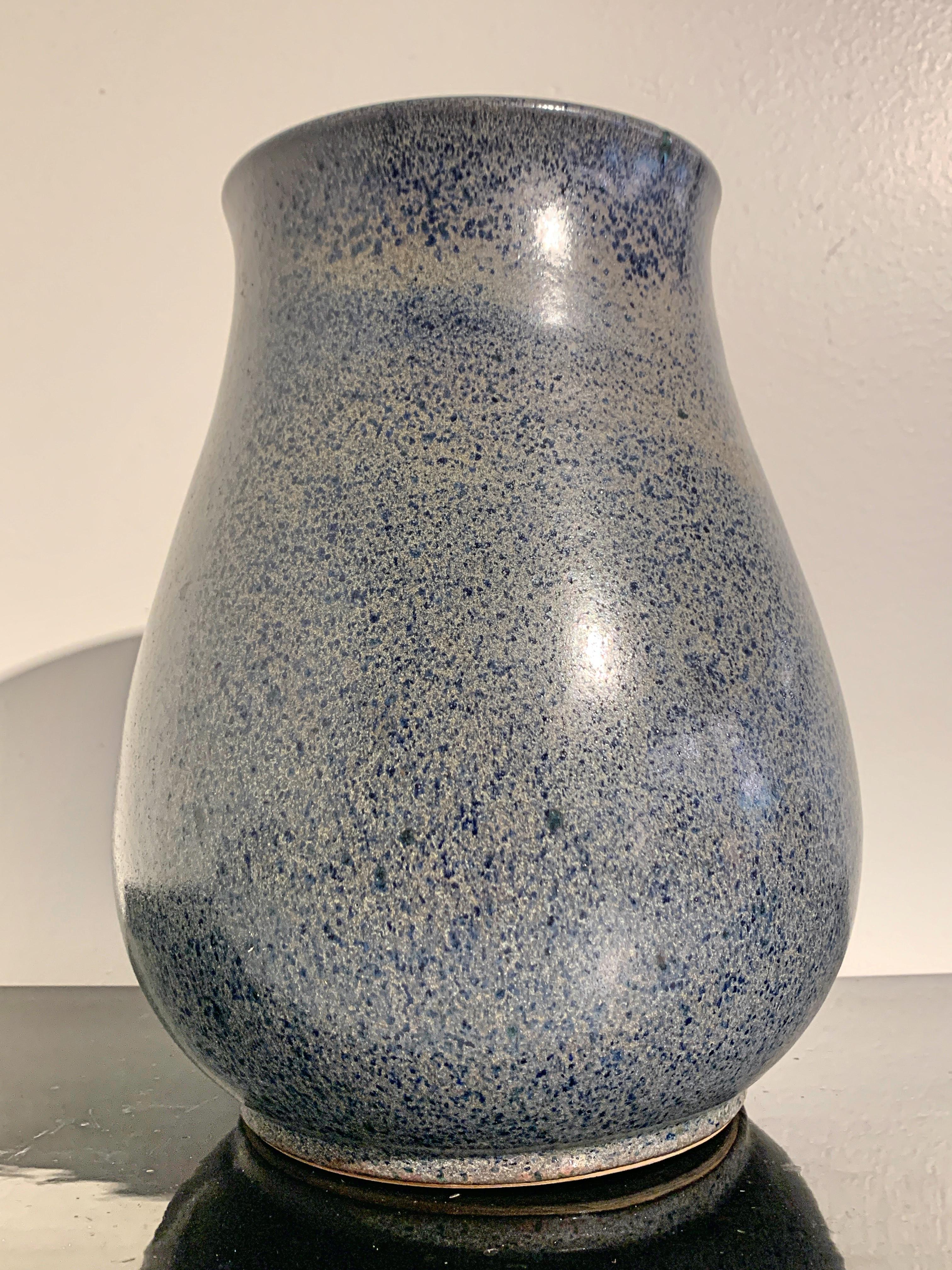 Chinesische blau geflammte glasierte Hu-Vase, Qing Dynasty, 19. Jahrhundert, China im Angebot 2