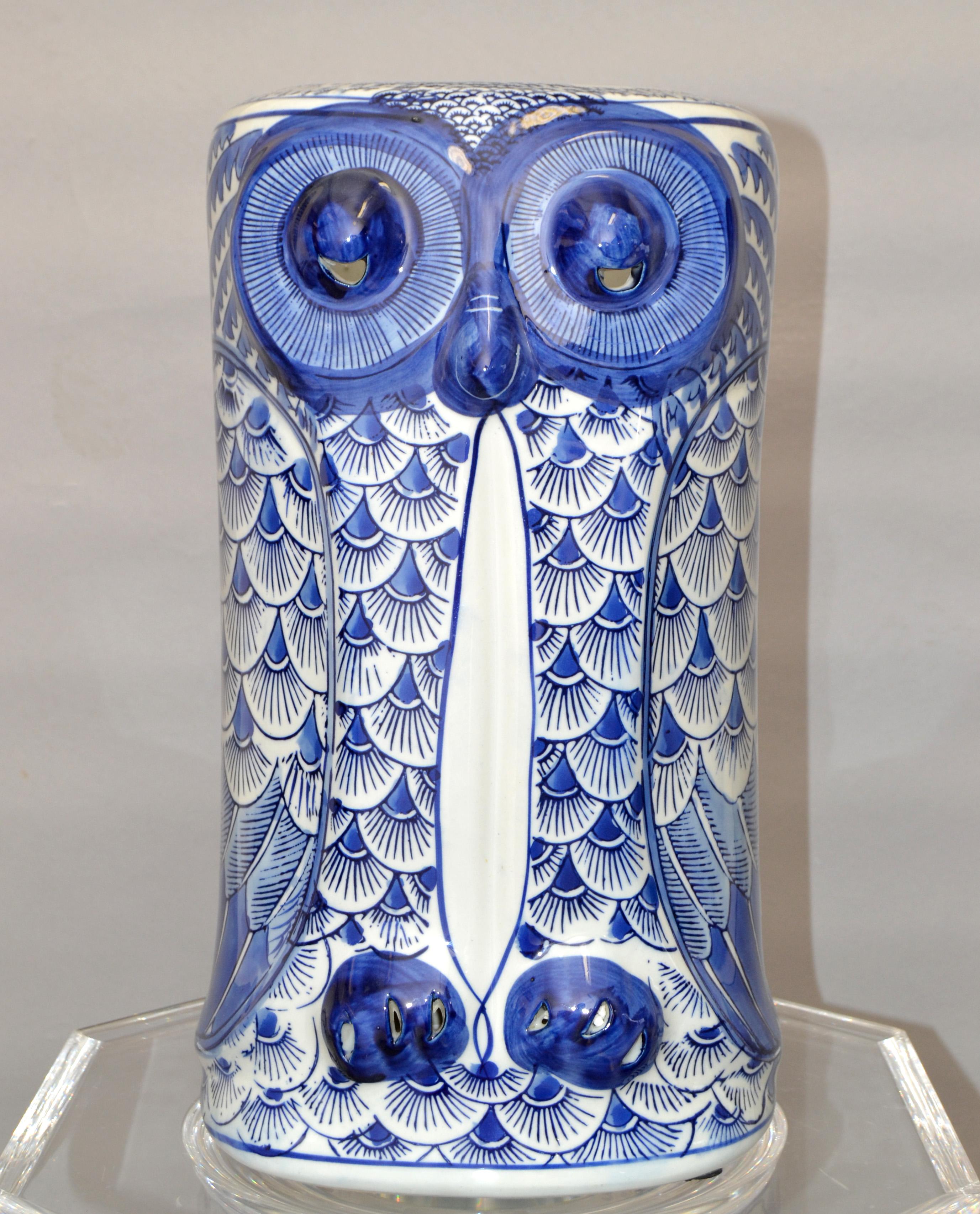 Poterie chinoise bleue grise en céramique hibou Vase Umbrella Stand en vente 3