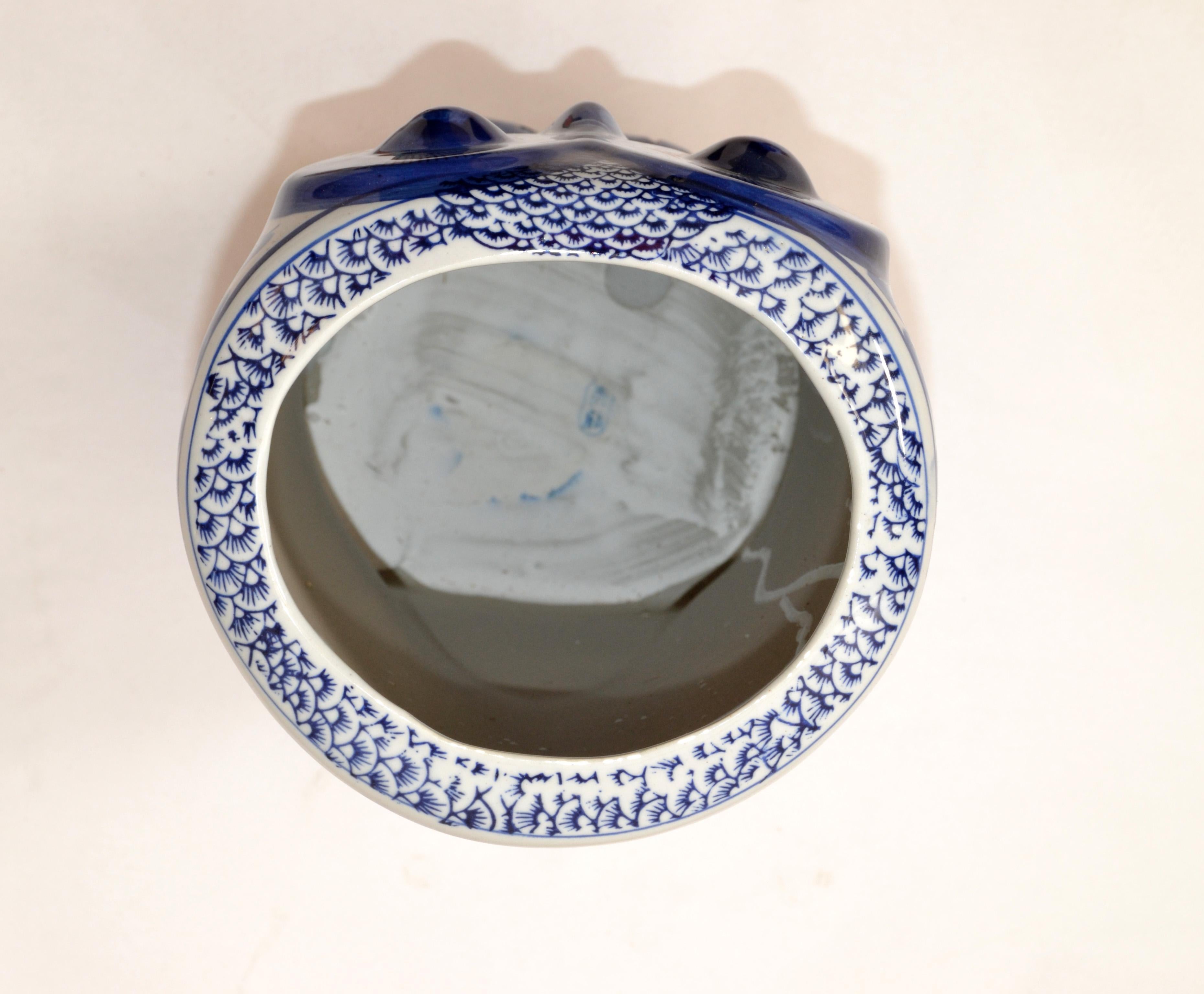 Poterie chinoise bleue grise en céramique hibou Vase Umbrella Stand Bon état - En vente à Miami, FL