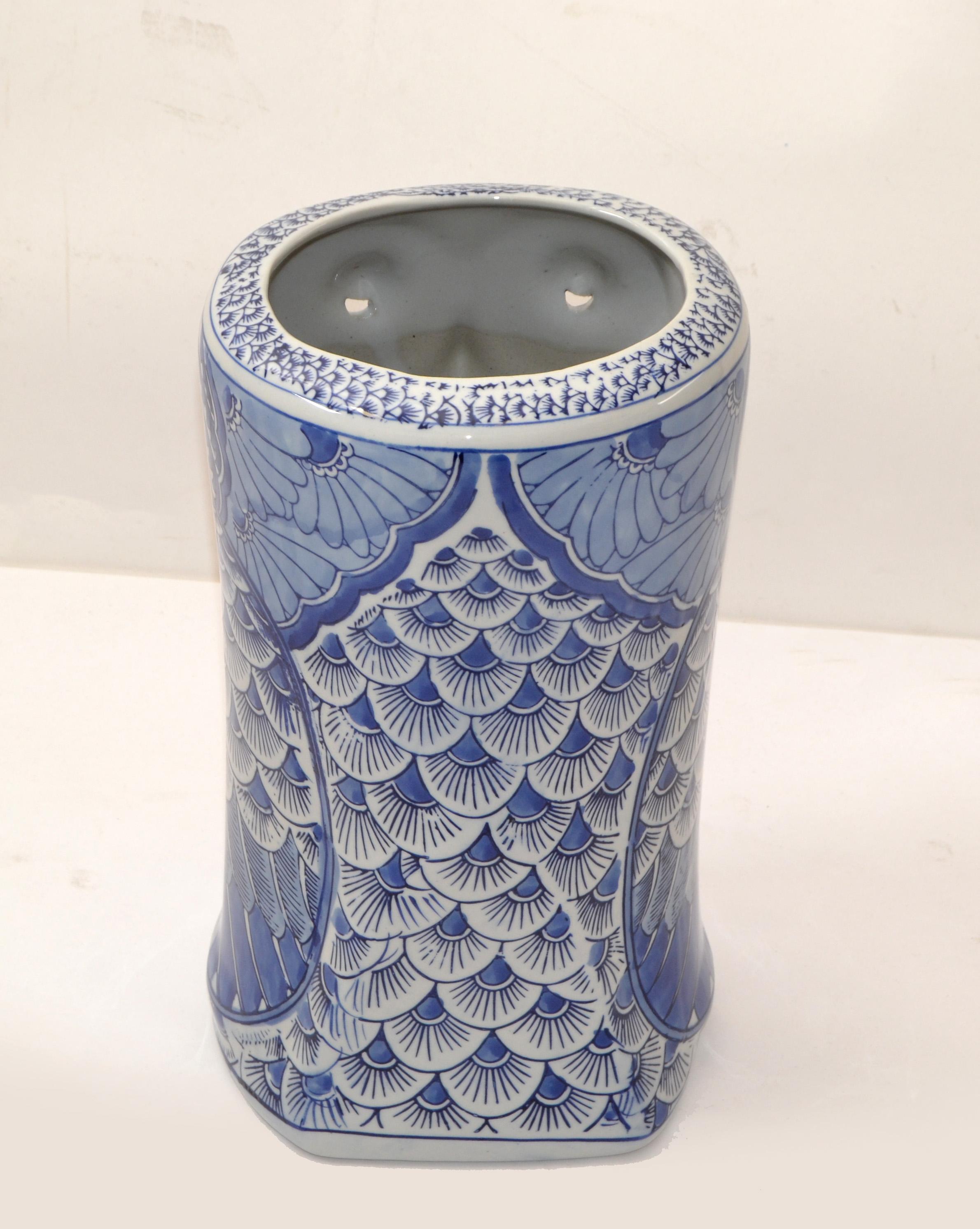 Poterie chinoise bleue grise en céramique hibou Vase Umbrella Stand en vente 1