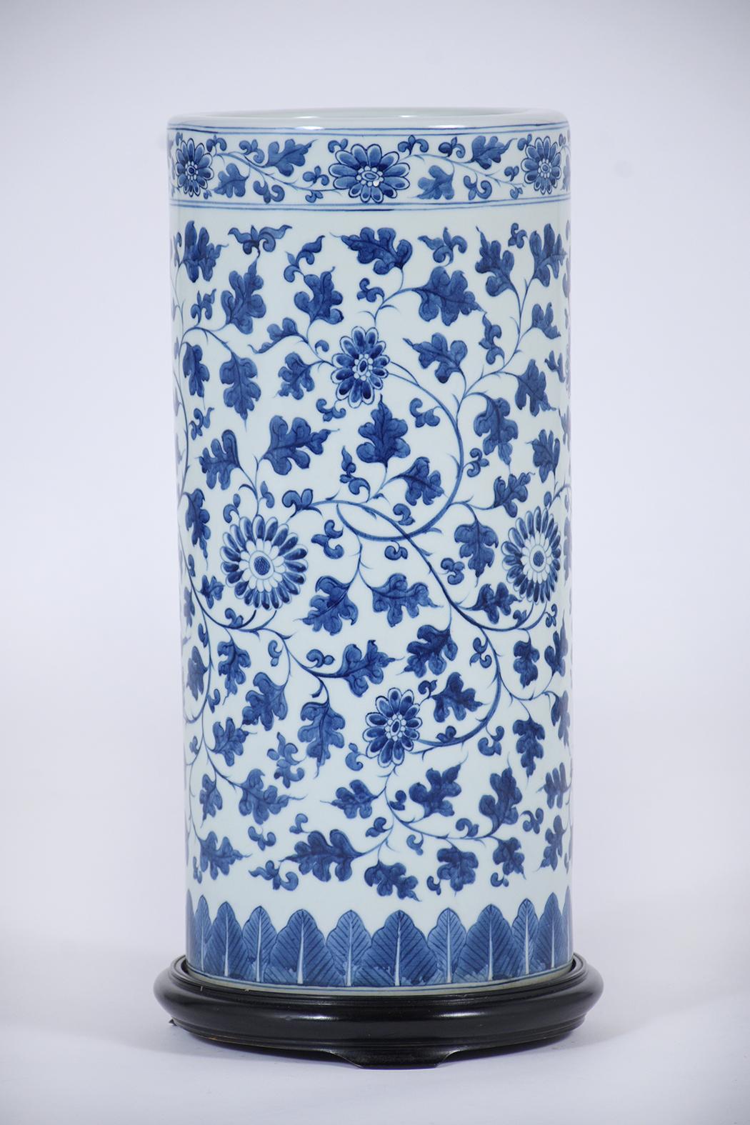 Chinese Export Chinese Blue Porcelain Umbrella Stand