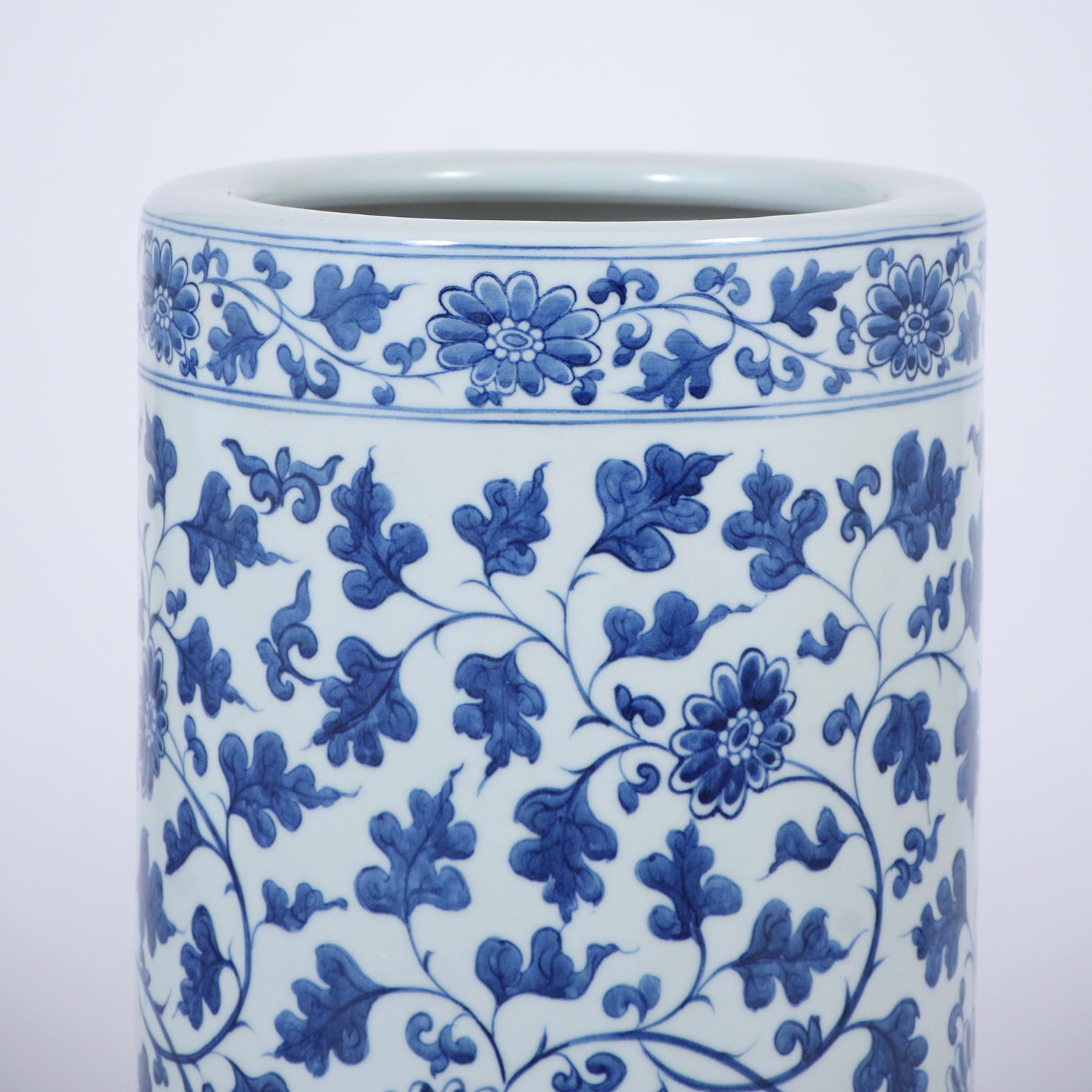Chinese Blue Porcelain Umbrella Stand In Good Condition In Los Angeles, CA
