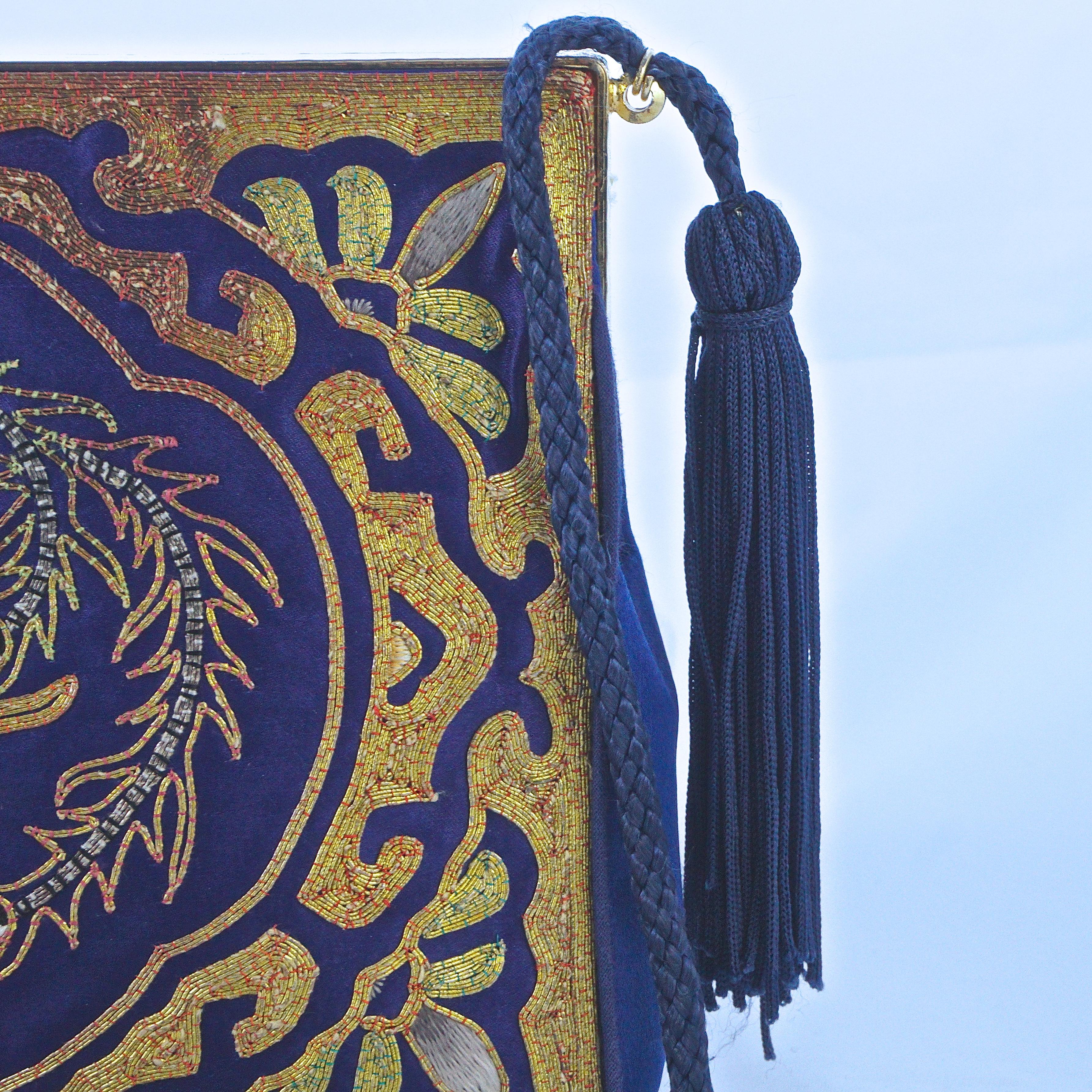 Borsa da sera cinese in seta blu con ricamo a forma di gallo circa 1930 In condizioni buone a London, GB