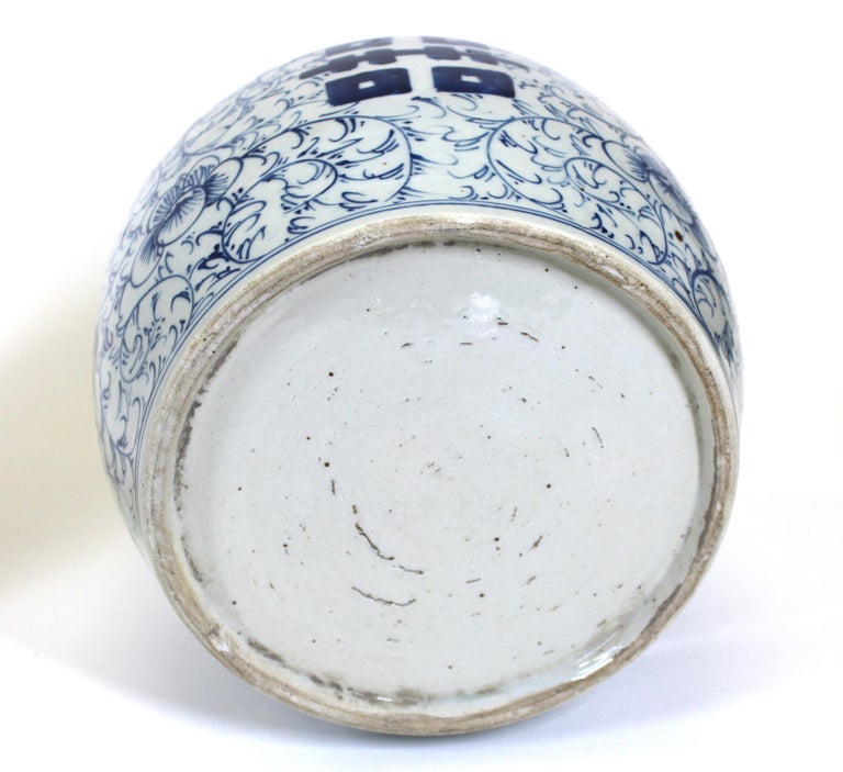 Chinese Blue and White Ceramic Ginger Jar For Sale 2