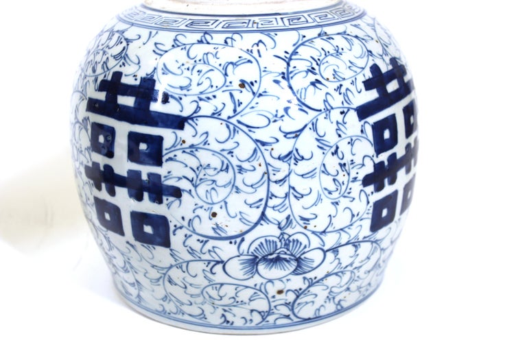 Chinese Blue and White Ceramic Ginger Jar For Sale 3