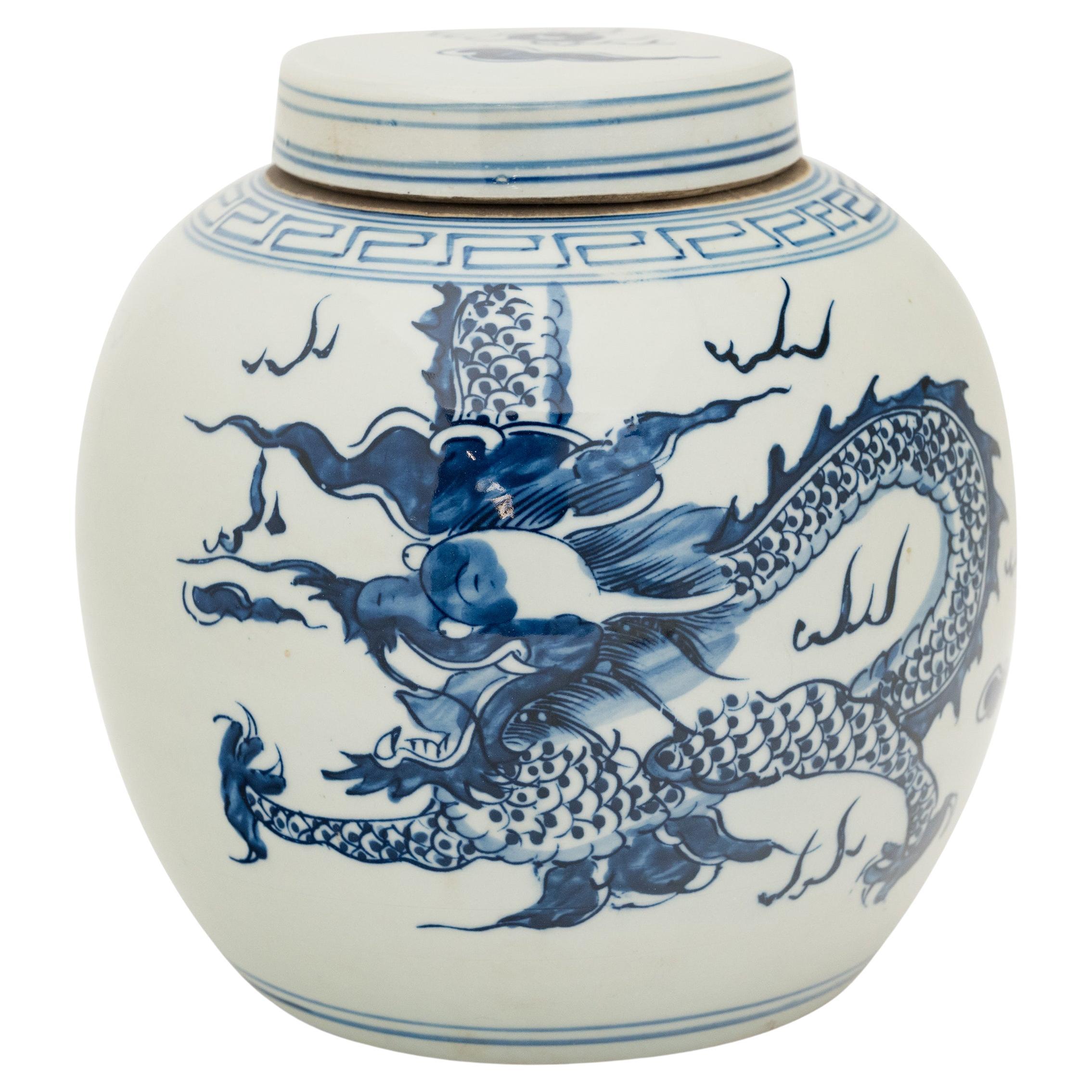 JAR chinois avec dragon bleu et blanc en vente
