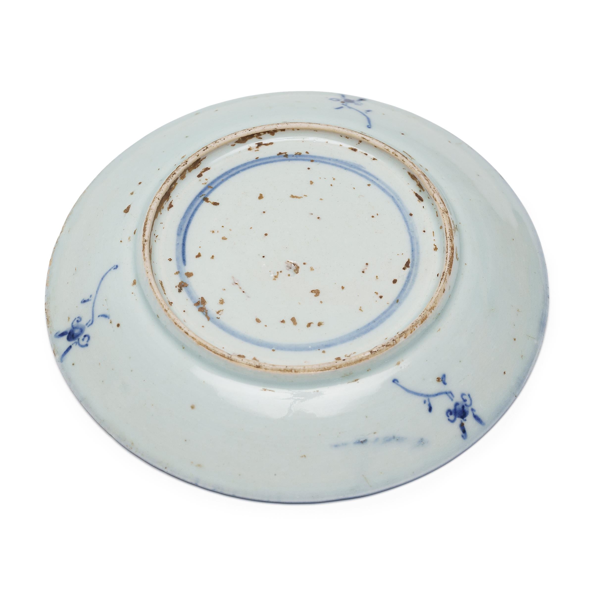 Plato floral chino azul y blanco, c. 1850 Qing en venta