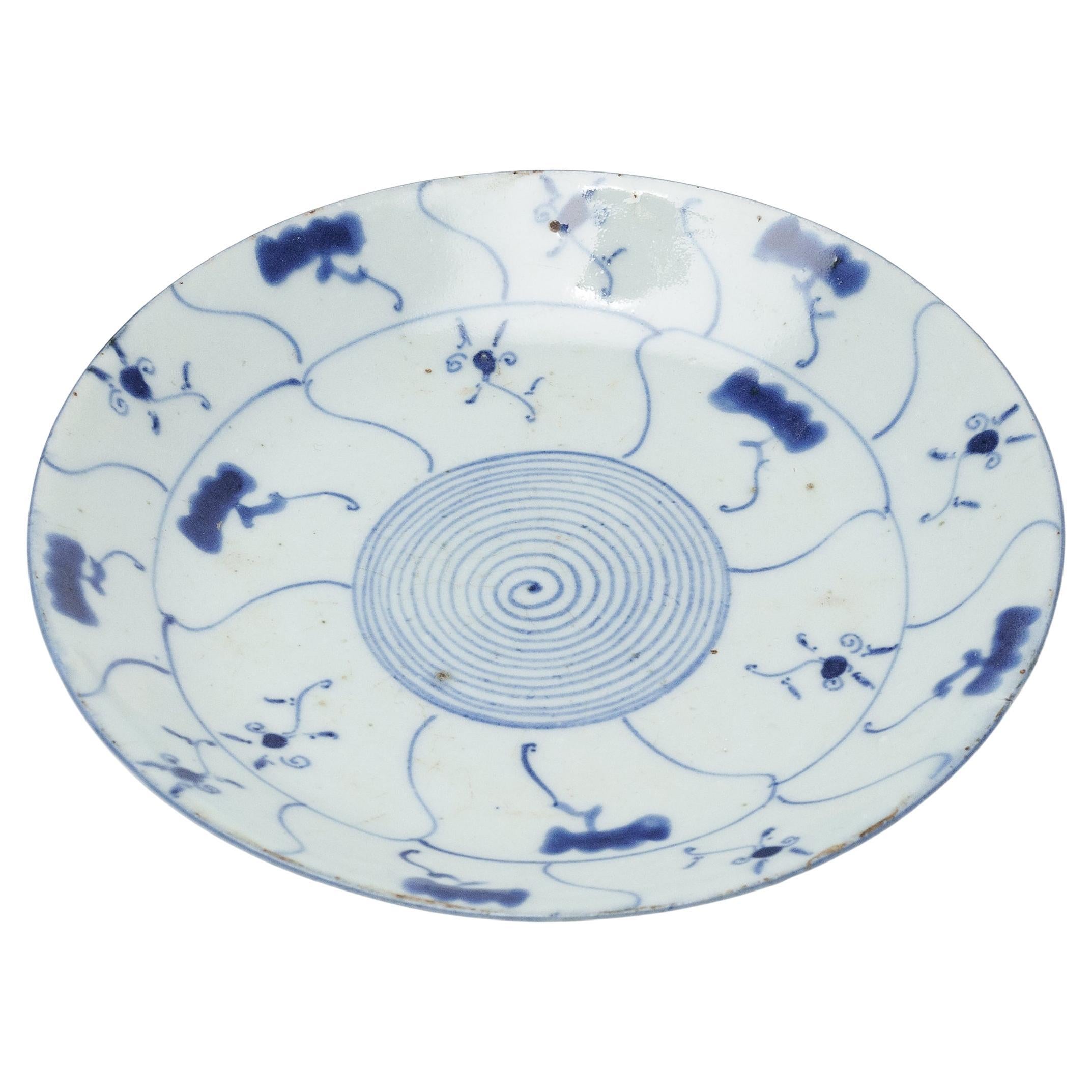 Plato floral chino azul y blanco, c. 1850 en venta
