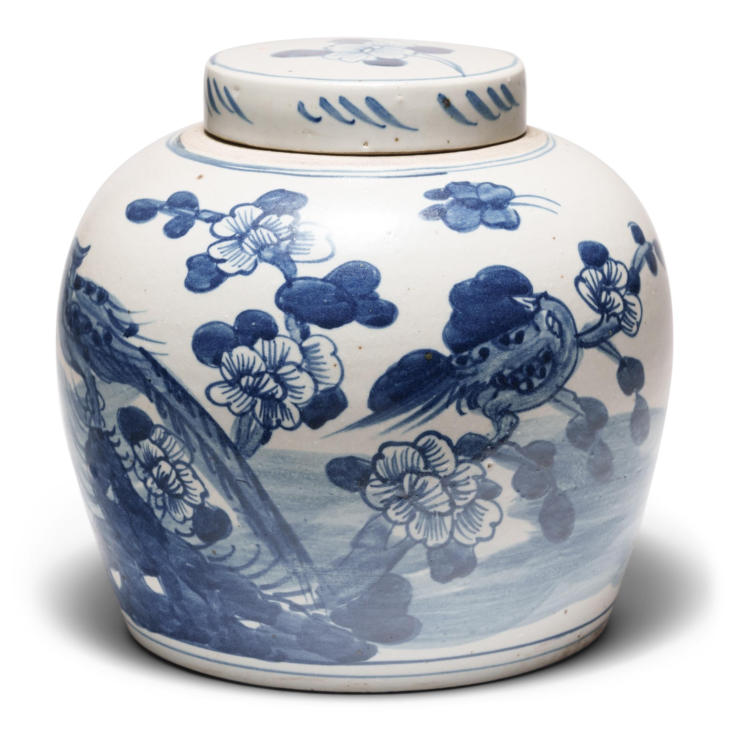 Cinese Vaso cinese blu e bianco con uccelli e fiori in vendita