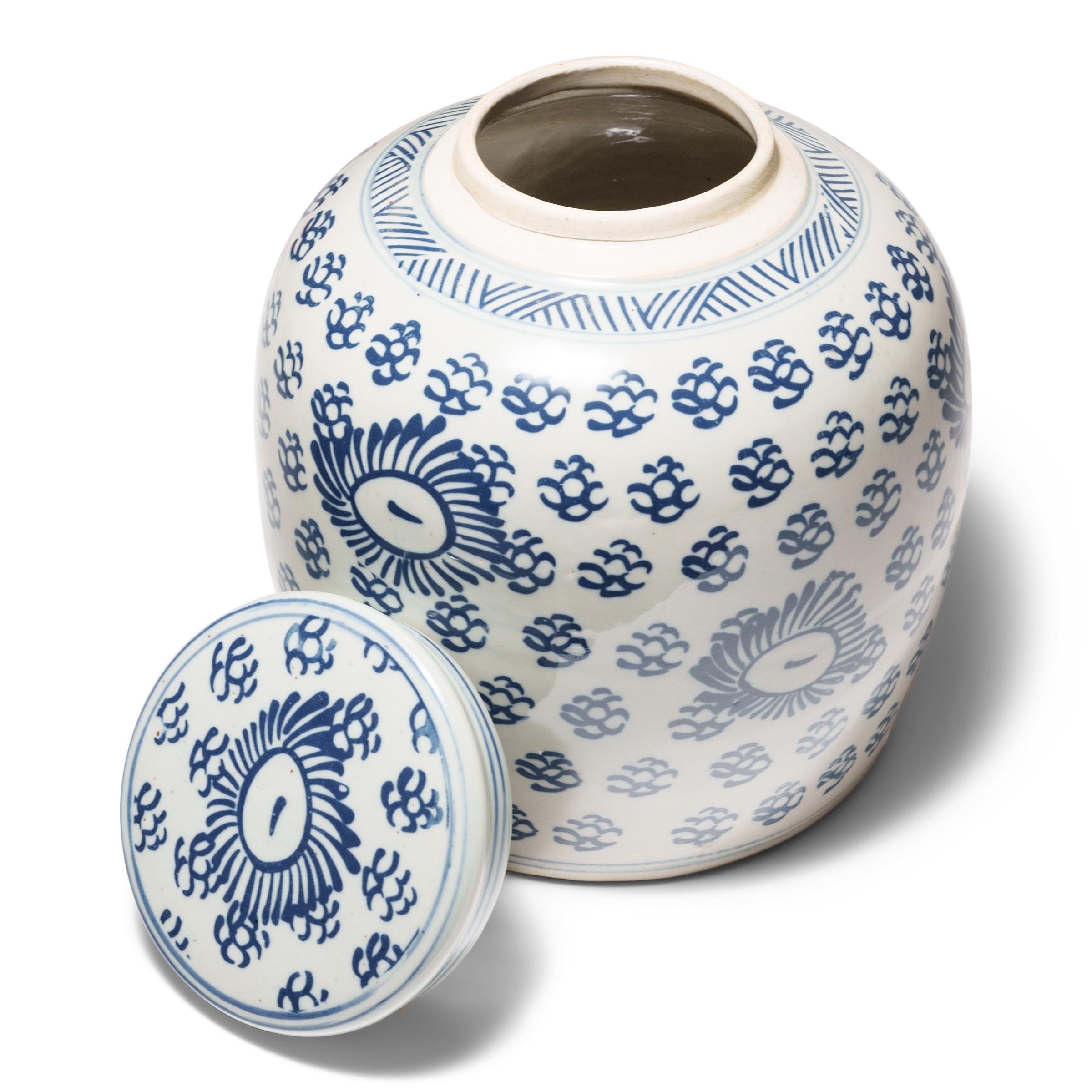 Qing Barattolo cinese per ricordi in bianco e blu in vendita