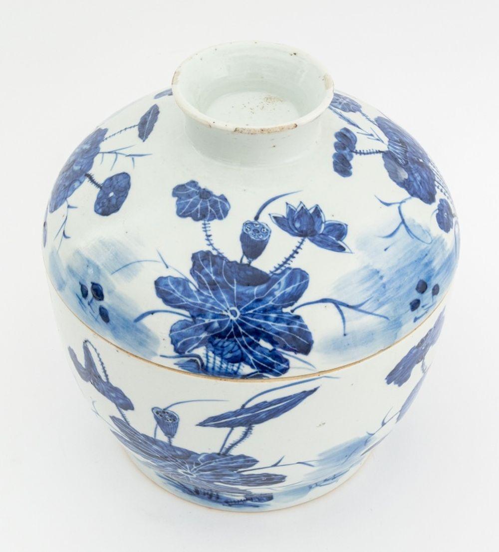 19th Century Chinese Blue & White Porcelain Covered Jar For Sale
