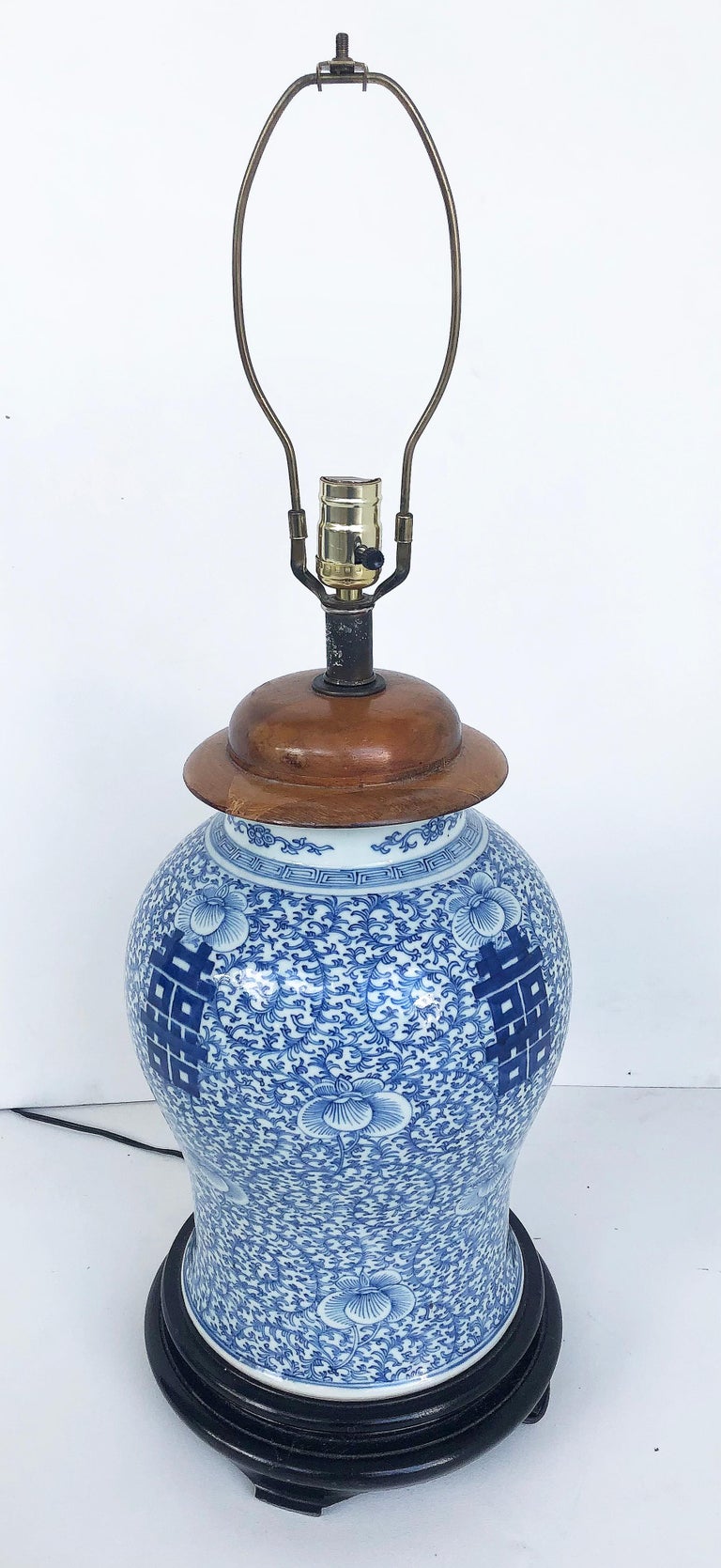 Chinoiserie Chinese Blue & White Porcelain Ginger Jar Table Lamps with Ebonized Wood Stands For Sale