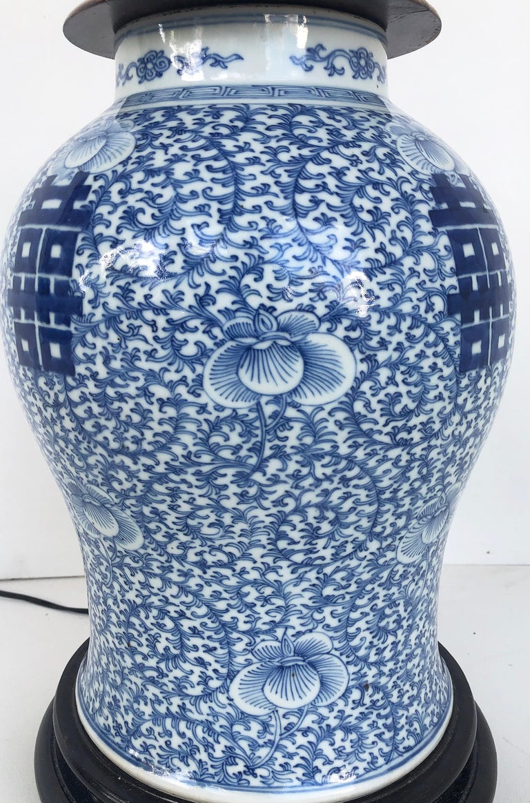 Chinese Blue & White Porcelain Ginger Jar Table Lamps with Ebonized Wood Stands In Good Condition For Sale In Miami, FL