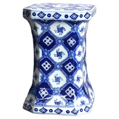 Sedile da giardino cinese in porcellana blu e bianca a forma di clessidra con fiori del XX secolo