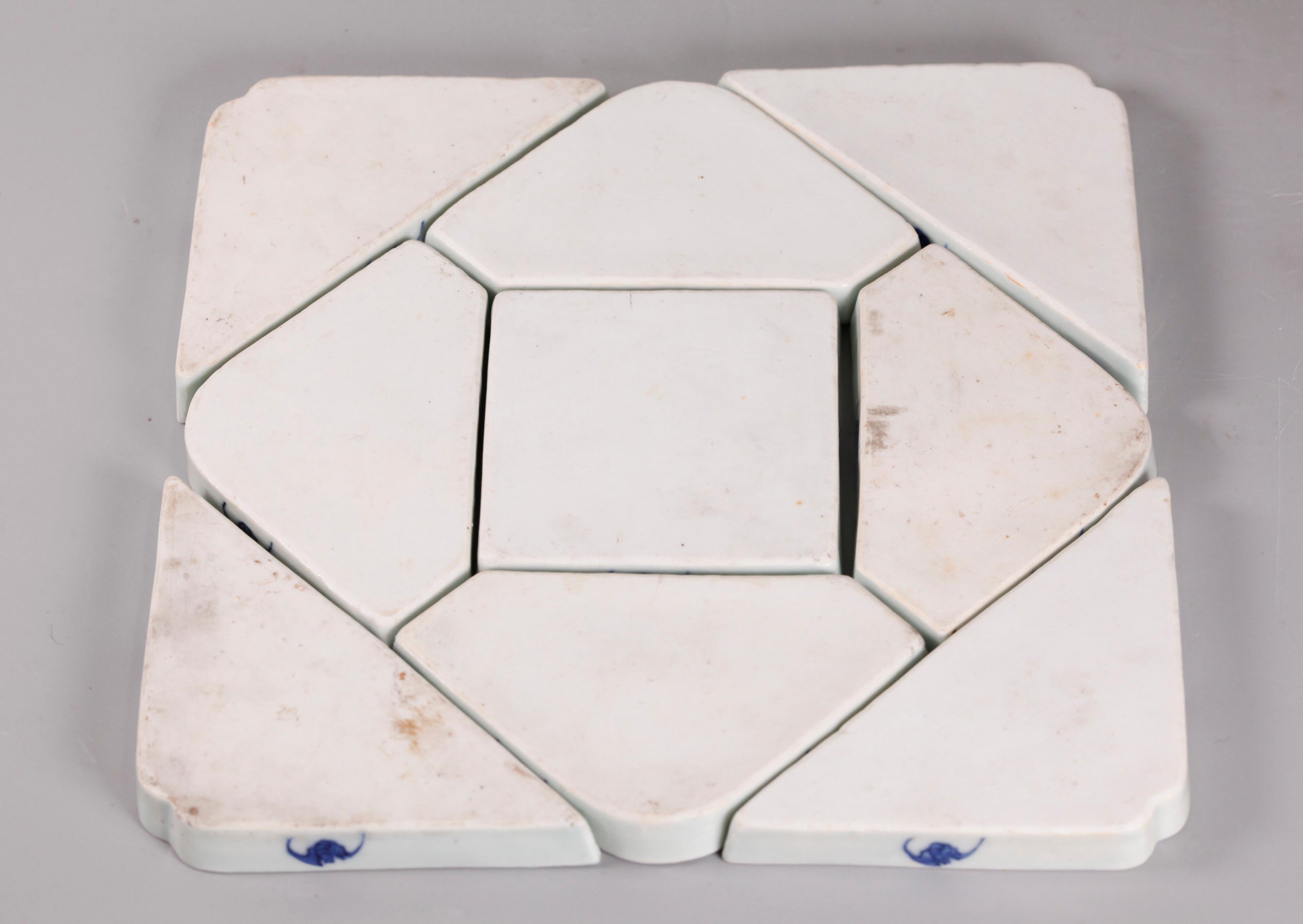 Chinese blue & white porcelain meat trays in lacquer box In Good Condition For Sale In New York, NY