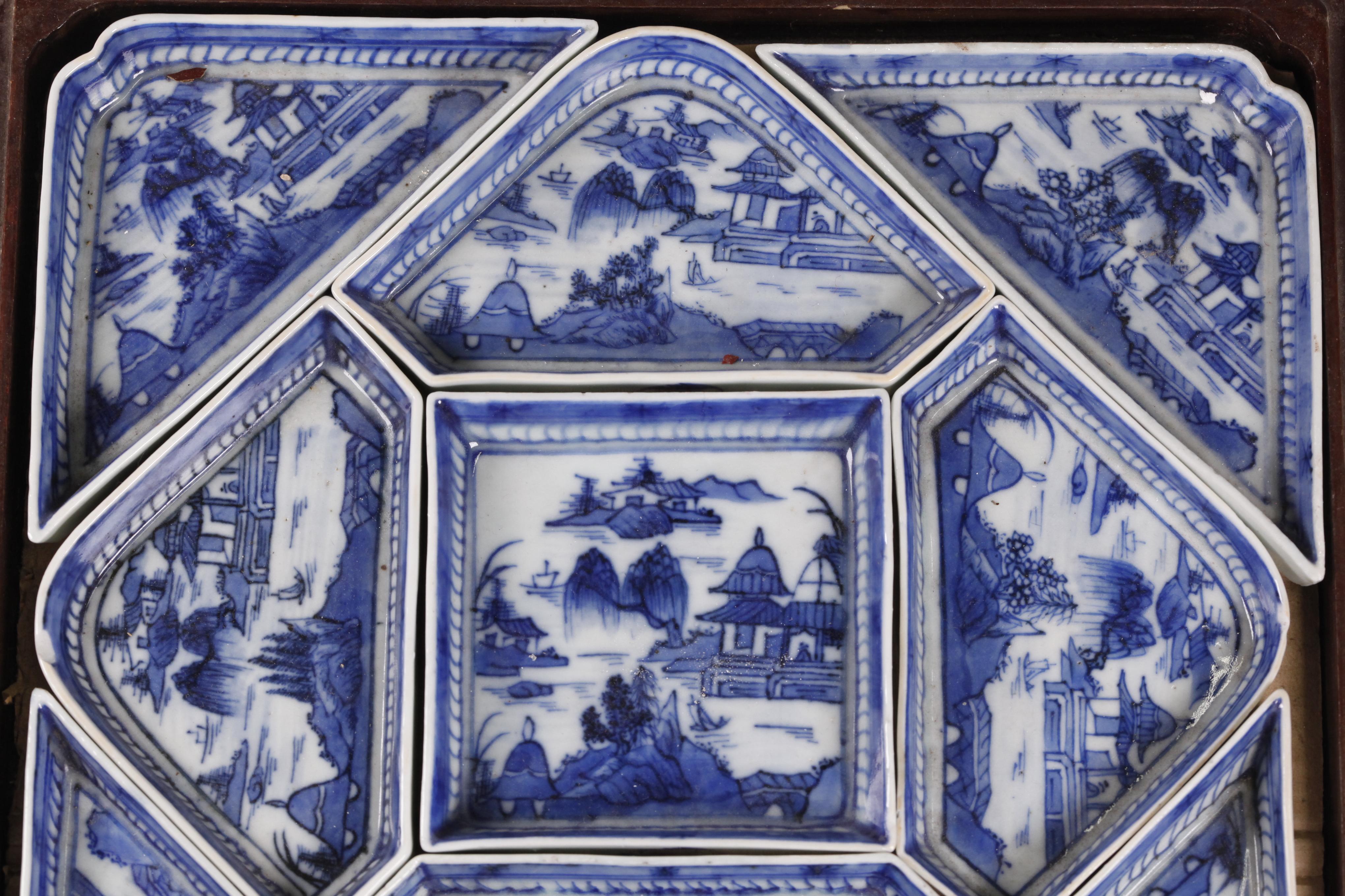 Porcelain Chinese blue & white porcelain meat trays in lacquer box For Sale
