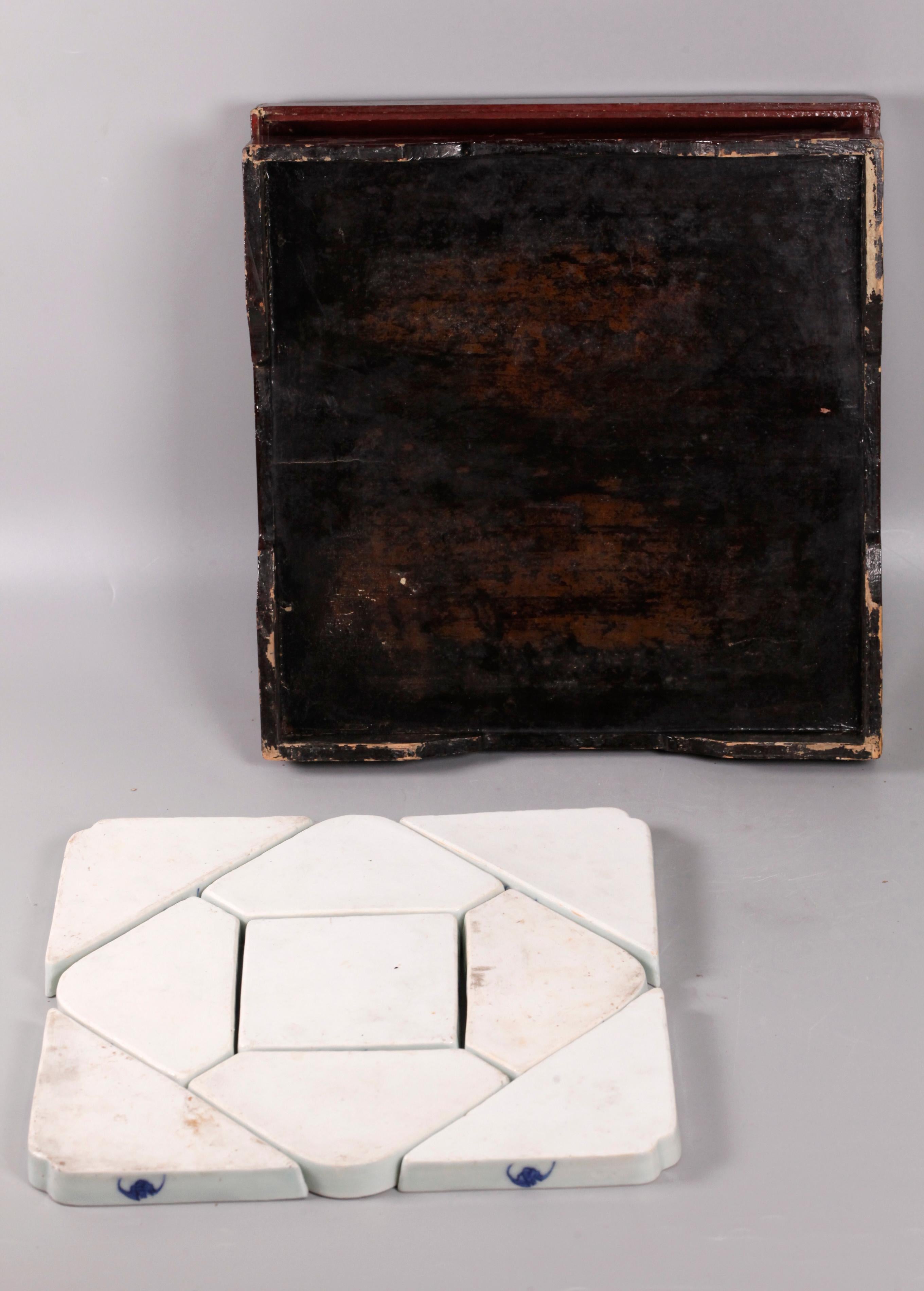 Chinese blue & white porcelain meat trays in lacquer box For Sale 2