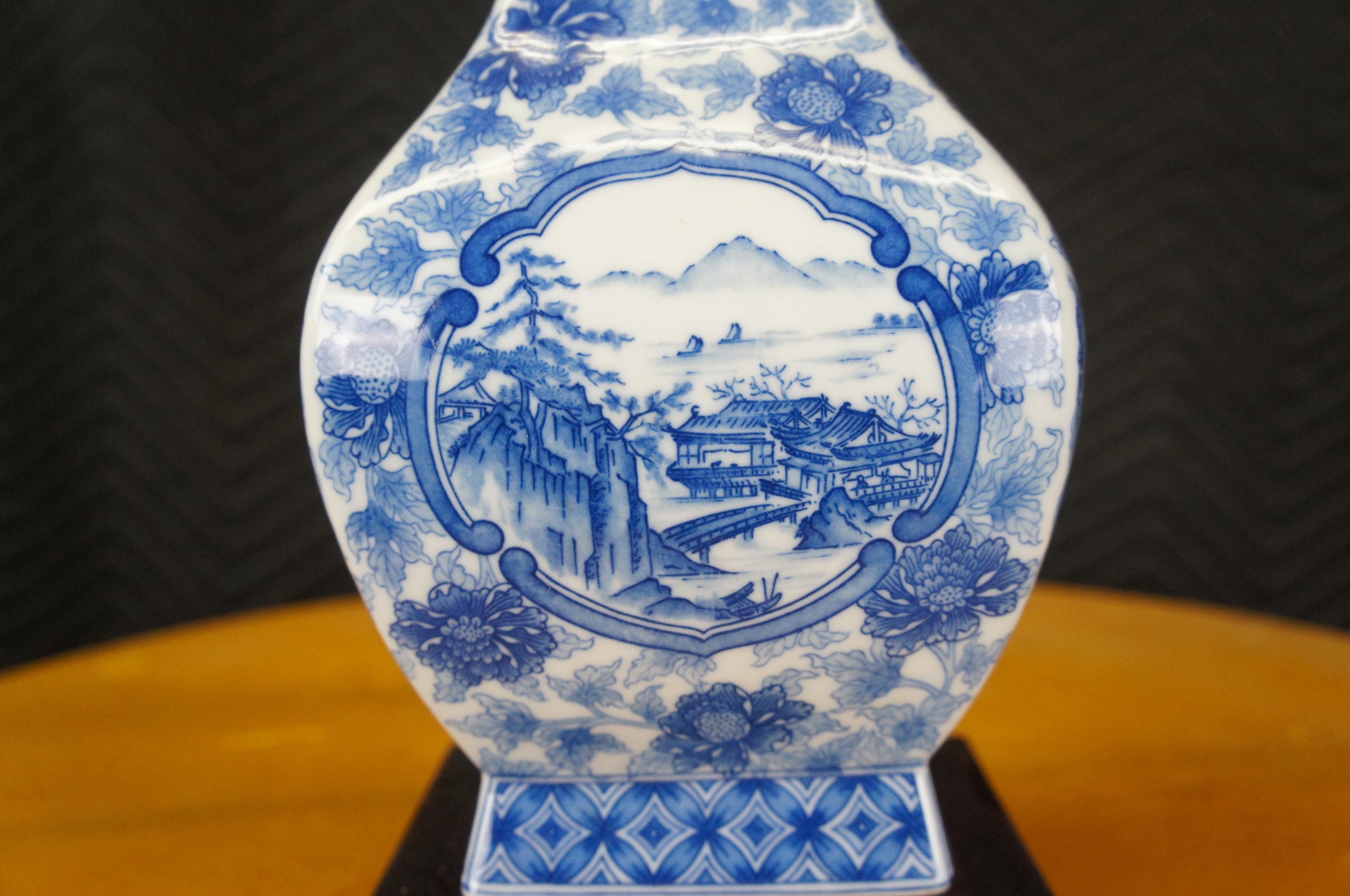 Chinese Blue & White Porcelain Urn Chrysanthemums Pagoda Landscape Table Lamps For Sale 3