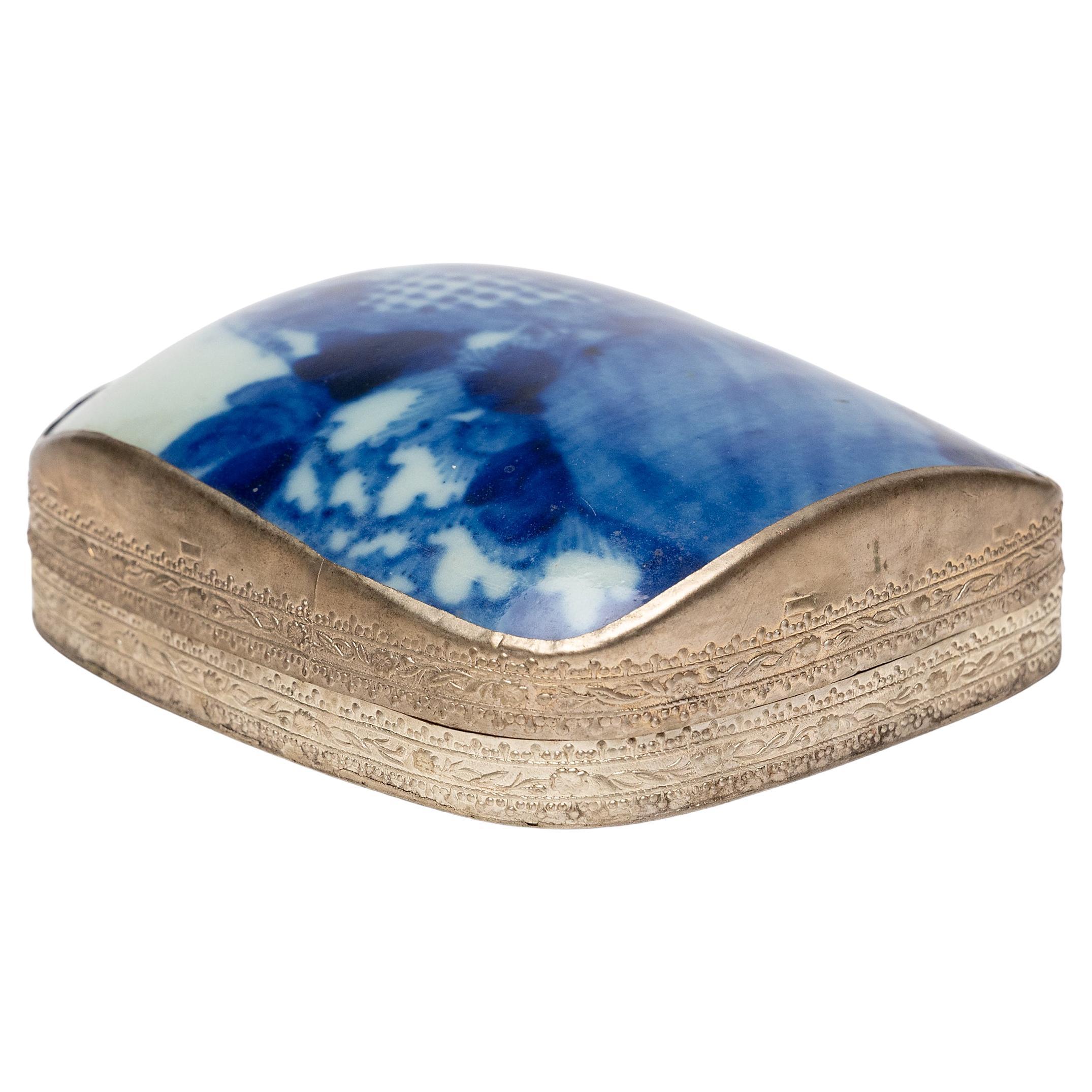 Boîte à tessons en poterie chinoise bleue et blanche en vente