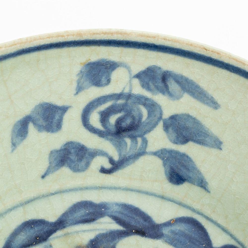 Chinese Blue and White Swatow Ware Bowl, Ming Dynasty, 17th century, with hand-painted floral motif. 2.75