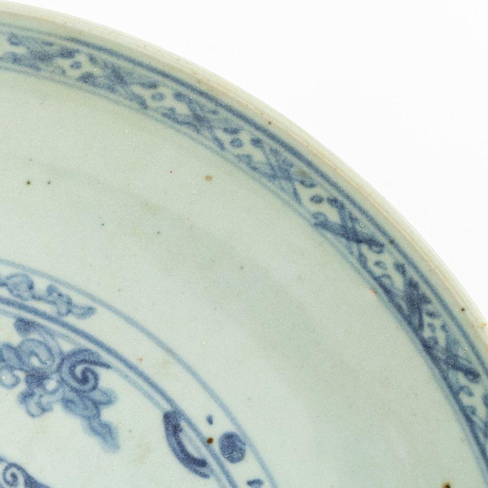 Chinese Blue and White Swatow Ware Bowl, Ming Dynasty, 17th century, with hand-painted floral central medallion and geometric border. 2.75