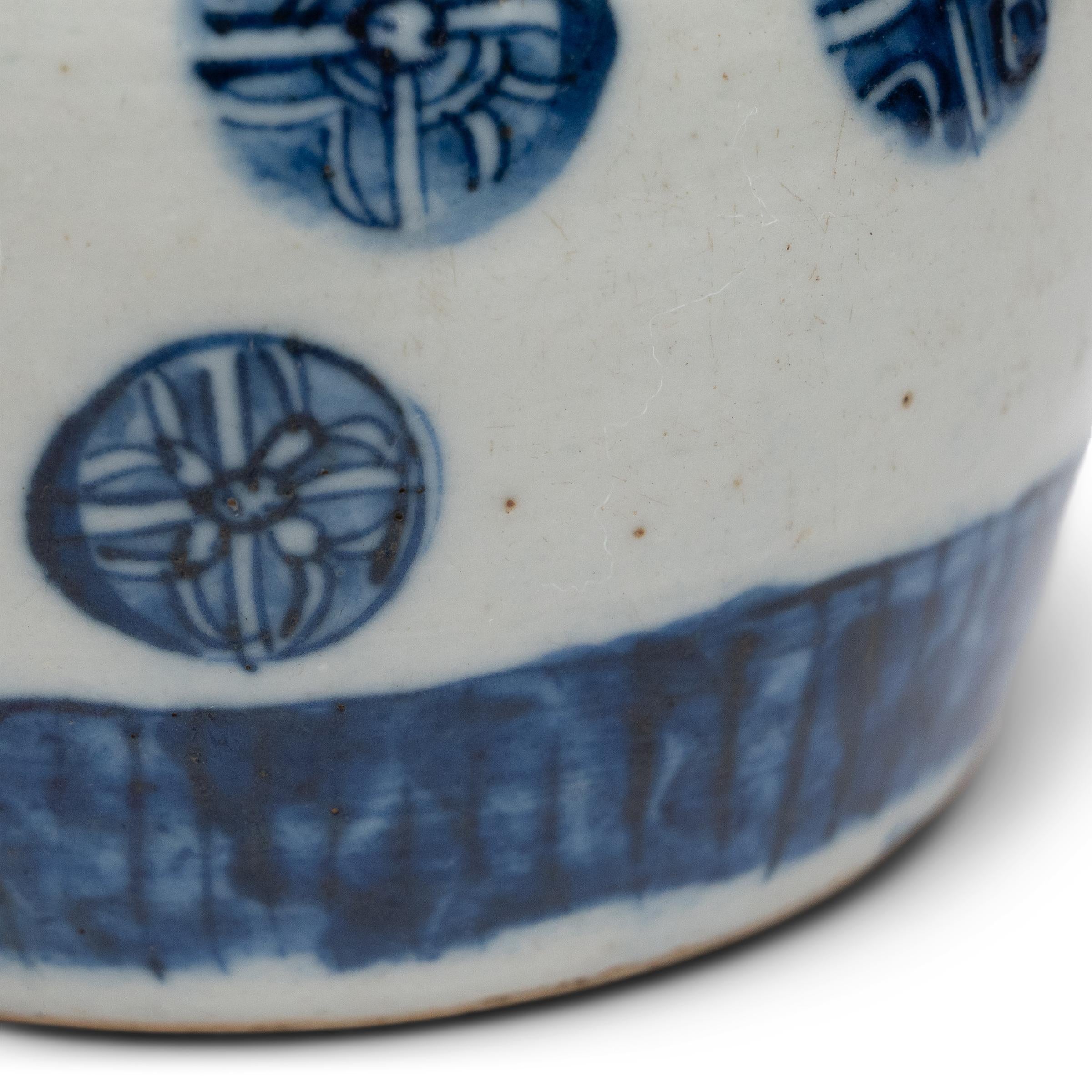Chinese Blue & White Tea Pot, c. 1930s In Good Condition For Sale In Chicago, IL