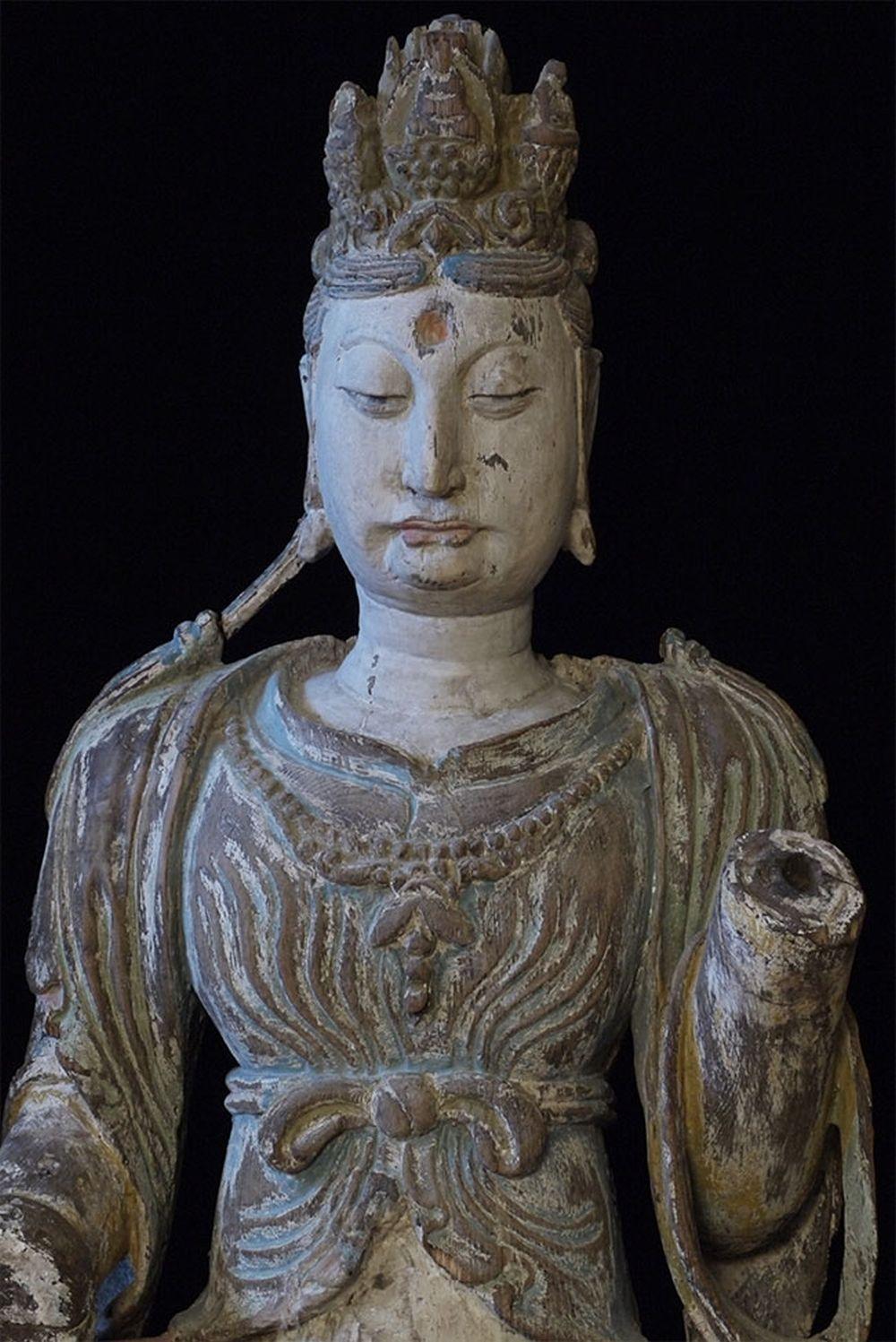 A large Ming-style sculpture of Chinese Bodhisattva Guanyin, circa 1900s, from a century-old US collection. Dated circa 1900s based on the face (bulbous eyes and parrot nose), style of the robes (especially the distinctive cinched rippled robes at