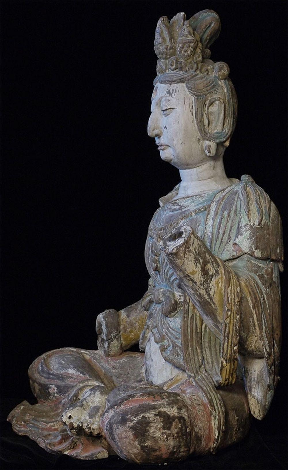 Wood Ming-style Sculpture of Chinese Bodhisattva Guanyin, circa 1900s, 6518 For Sale