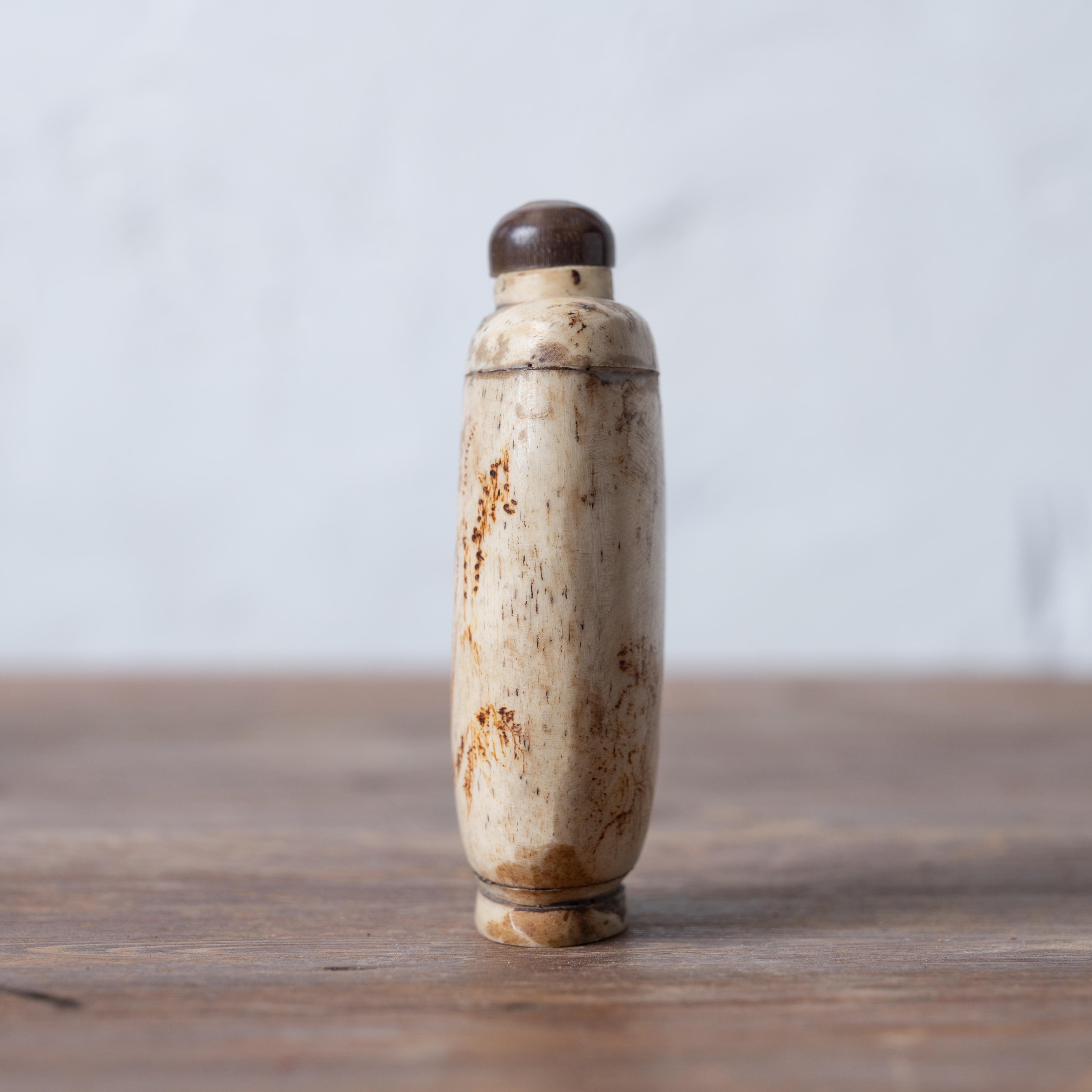 Bouteille à priser chinoise en os en vente 1