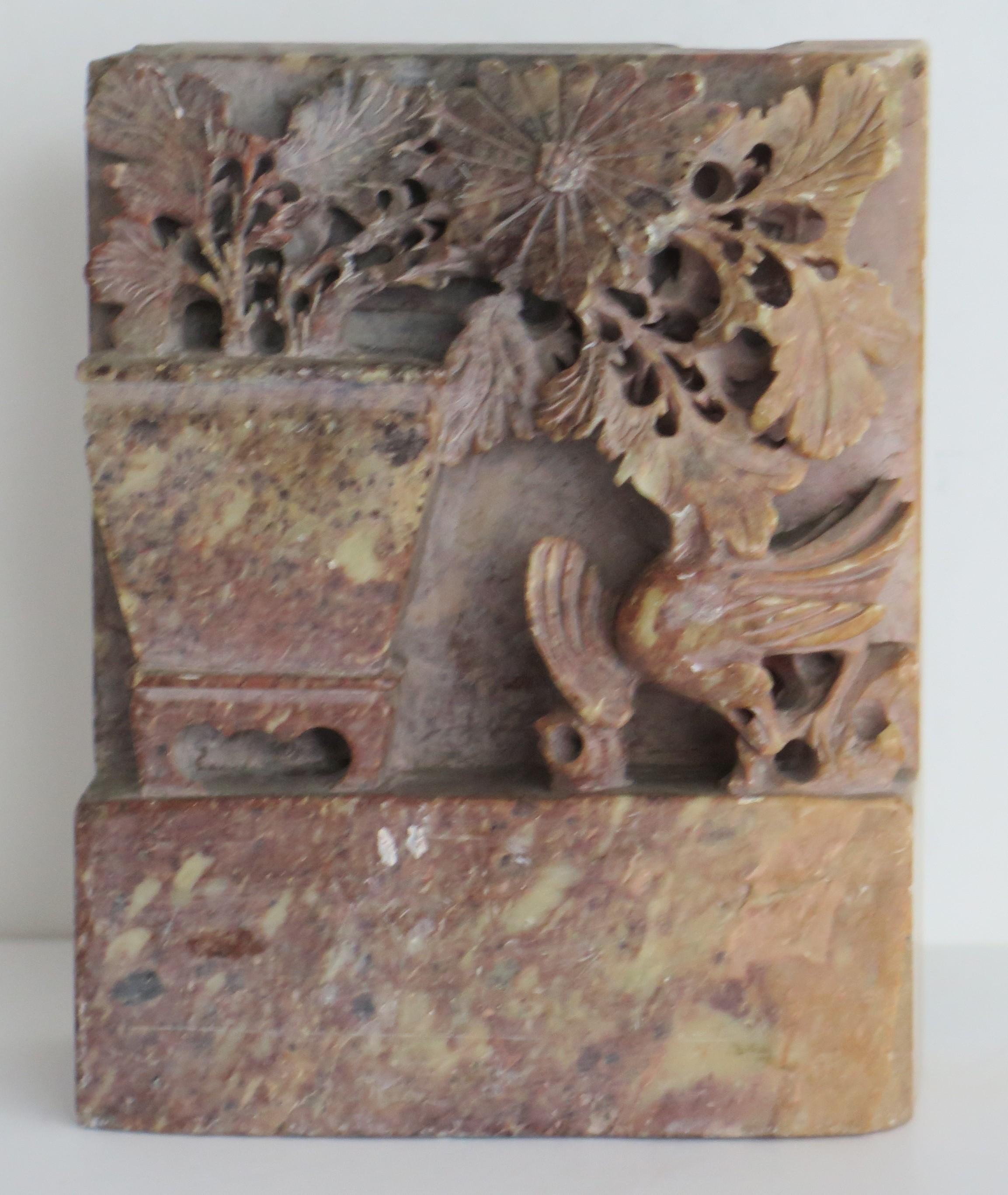 Chinesische Buchstützen aus Seifenstein, handgeschnitzt, Republikzeitalter, ca. 1920er Jahre im Zustand „Gut“ im Angebot in Lincoln, Lincolnshire