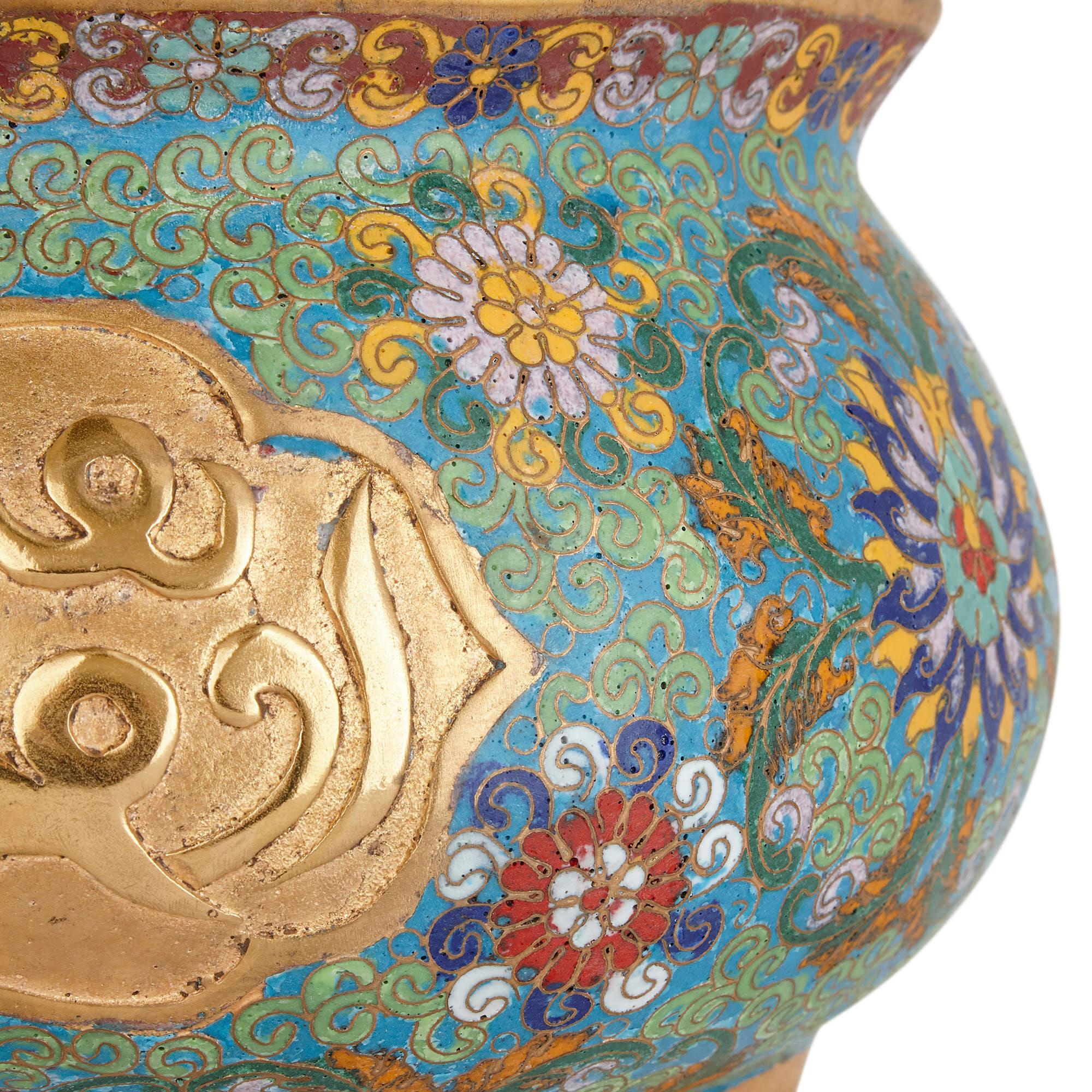 Chinese Bowl Adorned with Cloisonné Enamel and Arabic Inscriptions In Good Condition For Sale In London, GB