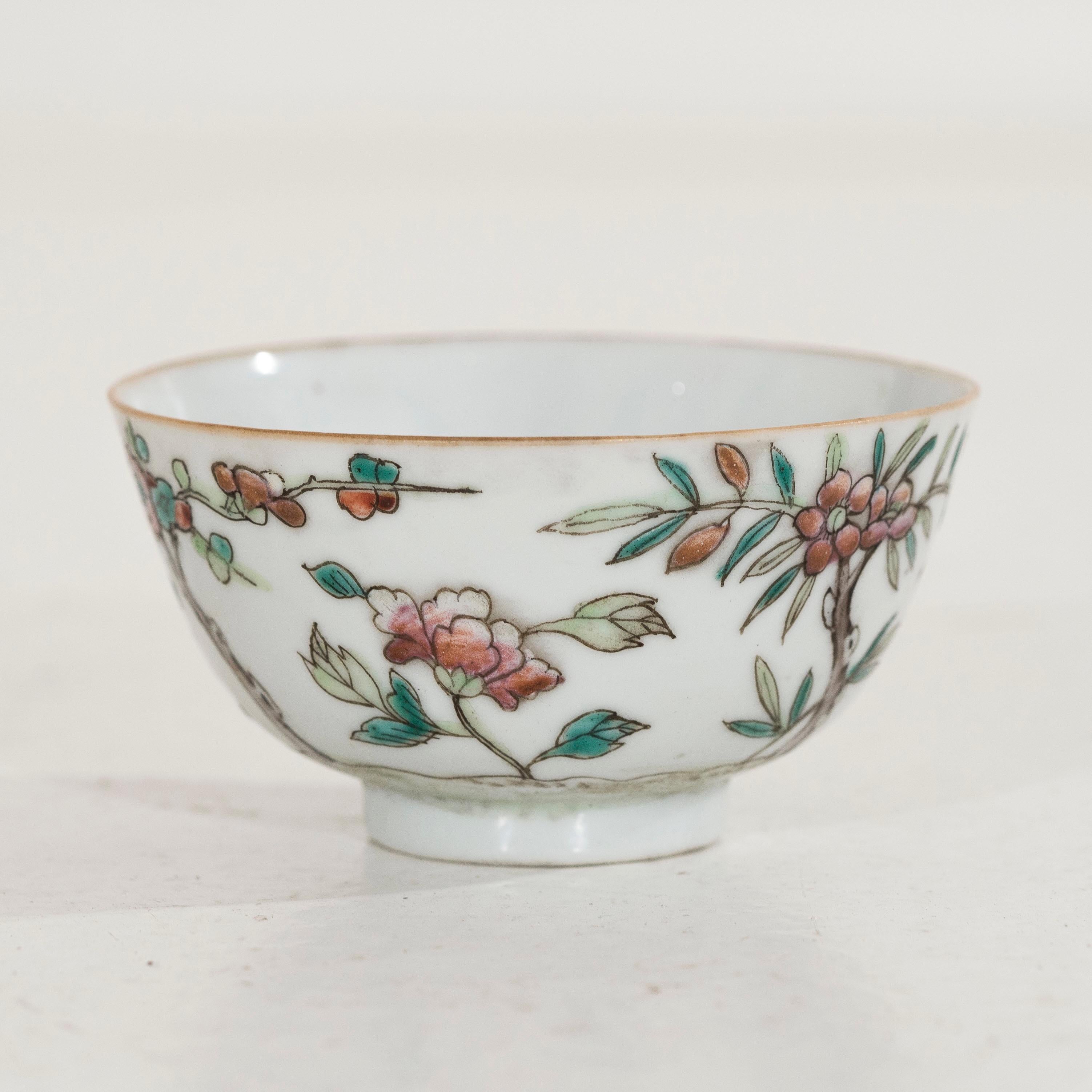 Rare Chinese bowl with painted decorations, 18th Century.