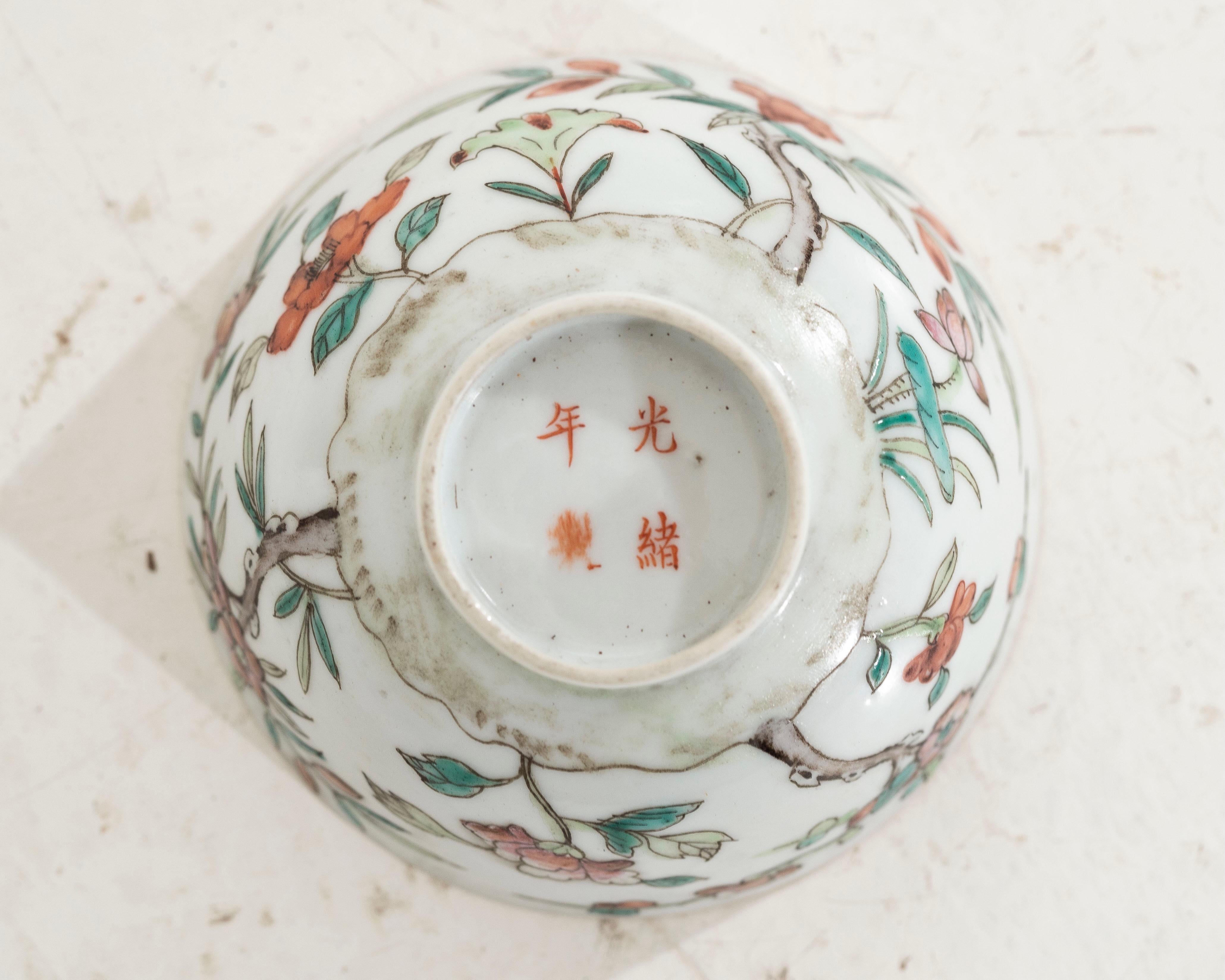 Chinese bowl with painted decorations, 18th C. For Sale 2