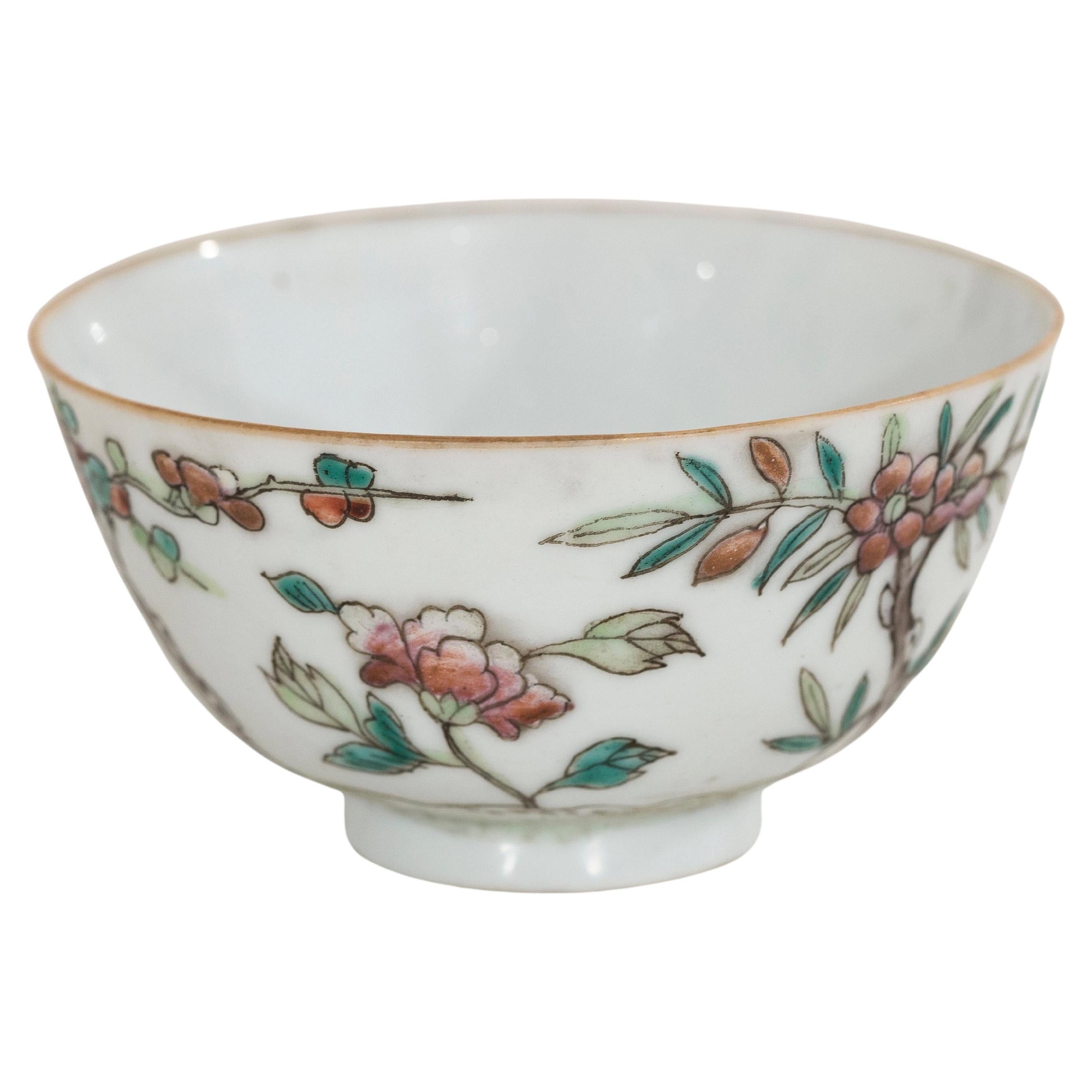 Chinese bowl with painted decorations, 18th C. For Sale