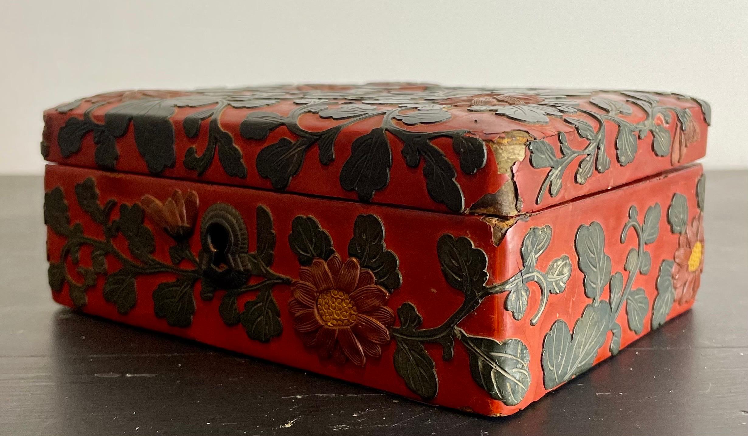Wood Chinese Box Cinnabar Lacquered Red and Black, 19th Century For Sale