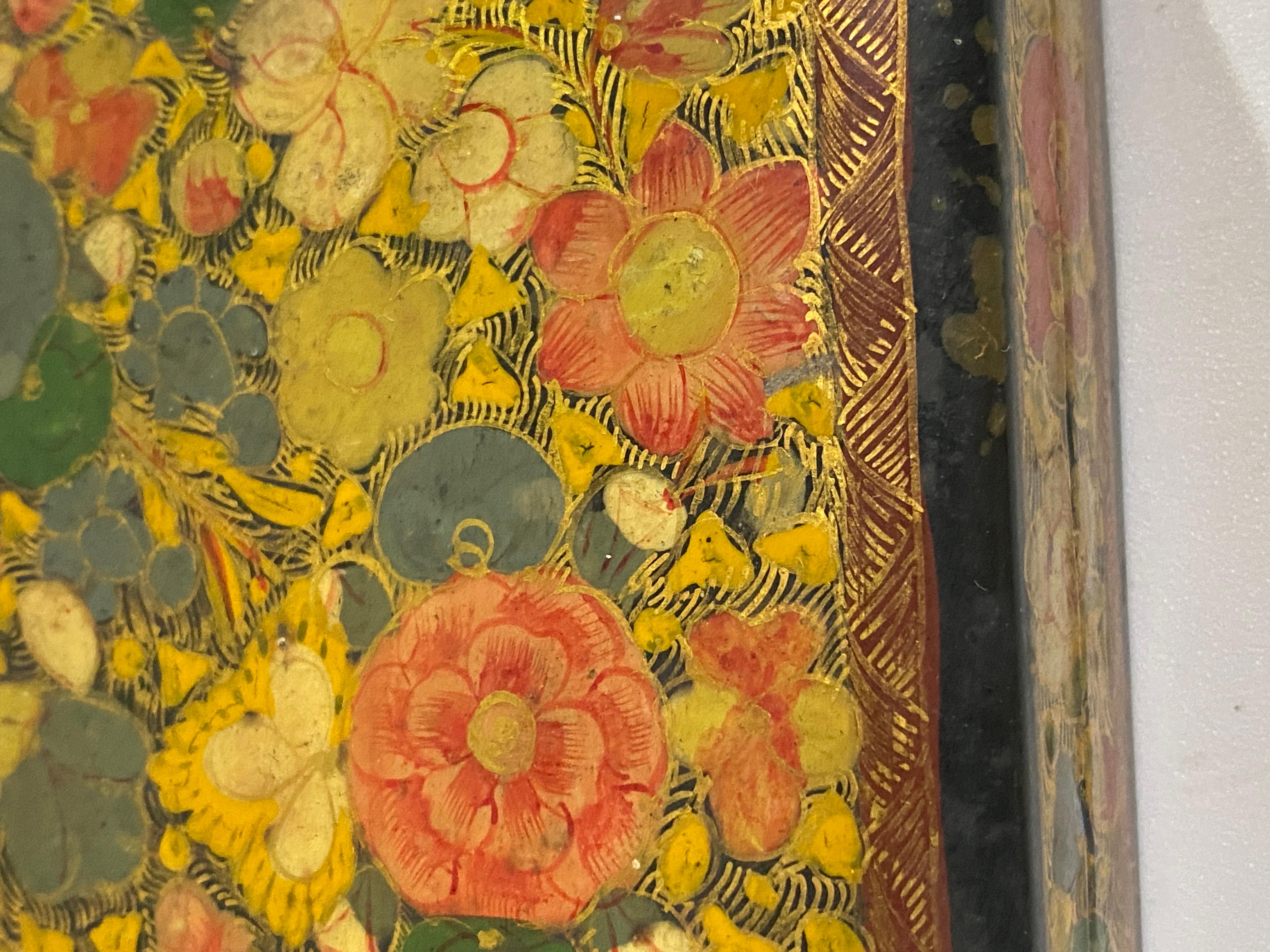 Chinesische Schachtel mit Blumenmuster-Dekor, lackiert, 19. Jahrhundert (Chinesischer Export) im Angebot
