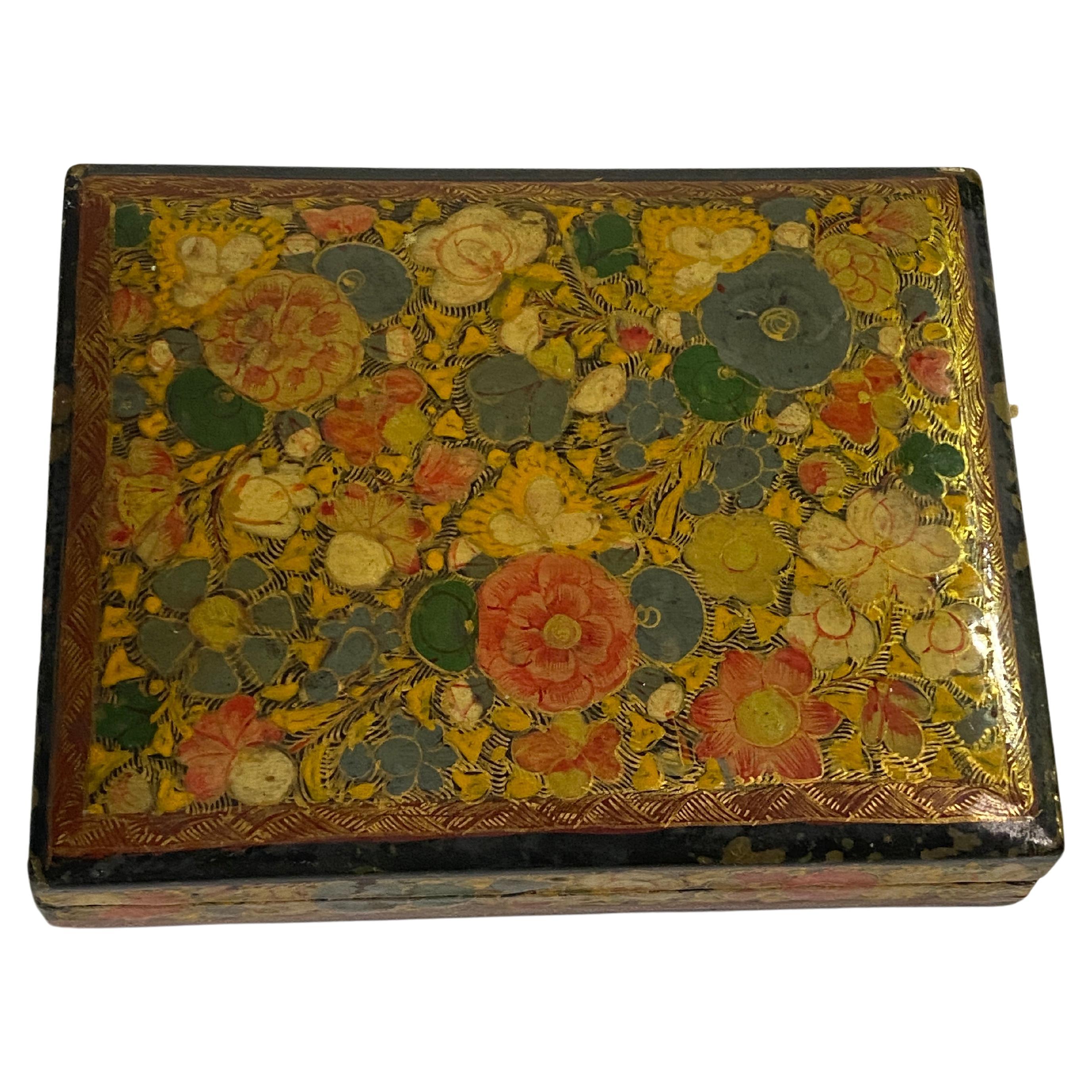 Chinesische Schachtel mit Blumenmuster-Dekor, lackiert, 19. Jahrhundert
