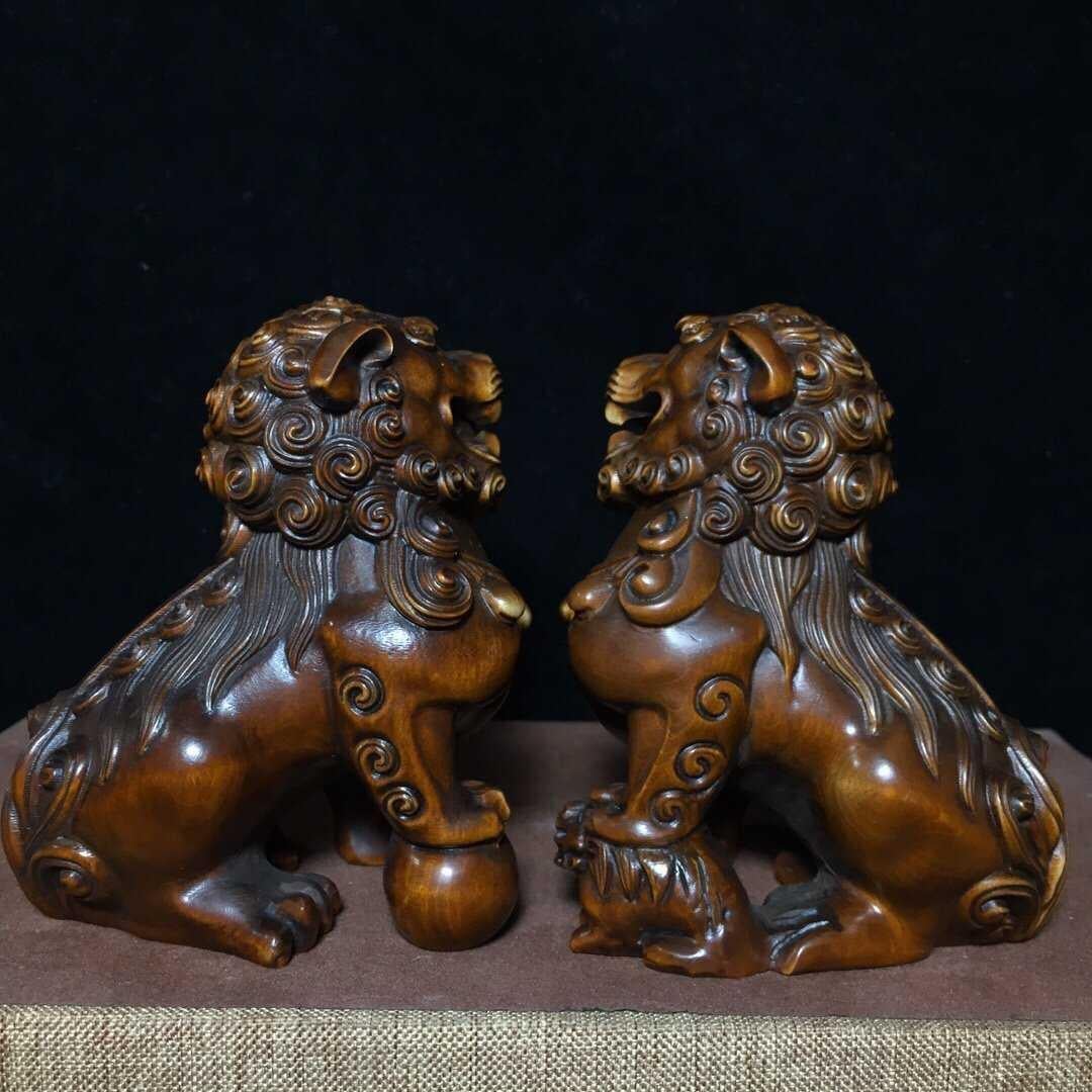 Chinese Boxwood Auspicious Guardian Two Lions Sculptures In Fair Condition For Sale In 景德镇市, CN