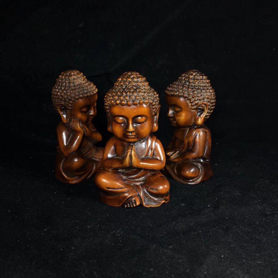 Chinesisches geschnitztes Set aus drei Baby-Buddha-Skulpturen aus Buchsbaumholz mit Schnitzereien im Angebot 3