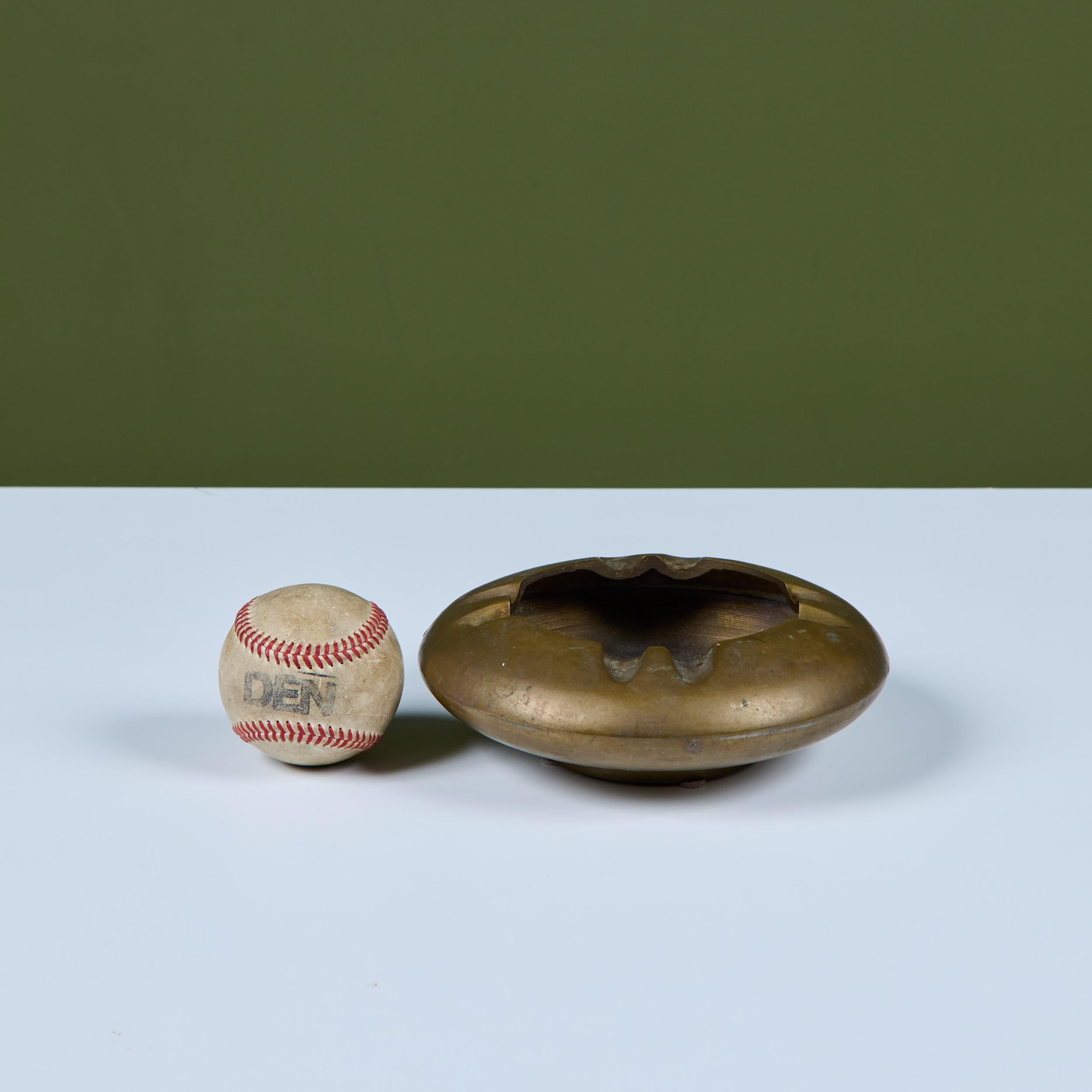 Chinesischer Messing-Aschenbecher Schale (Hongkong) im Angebot