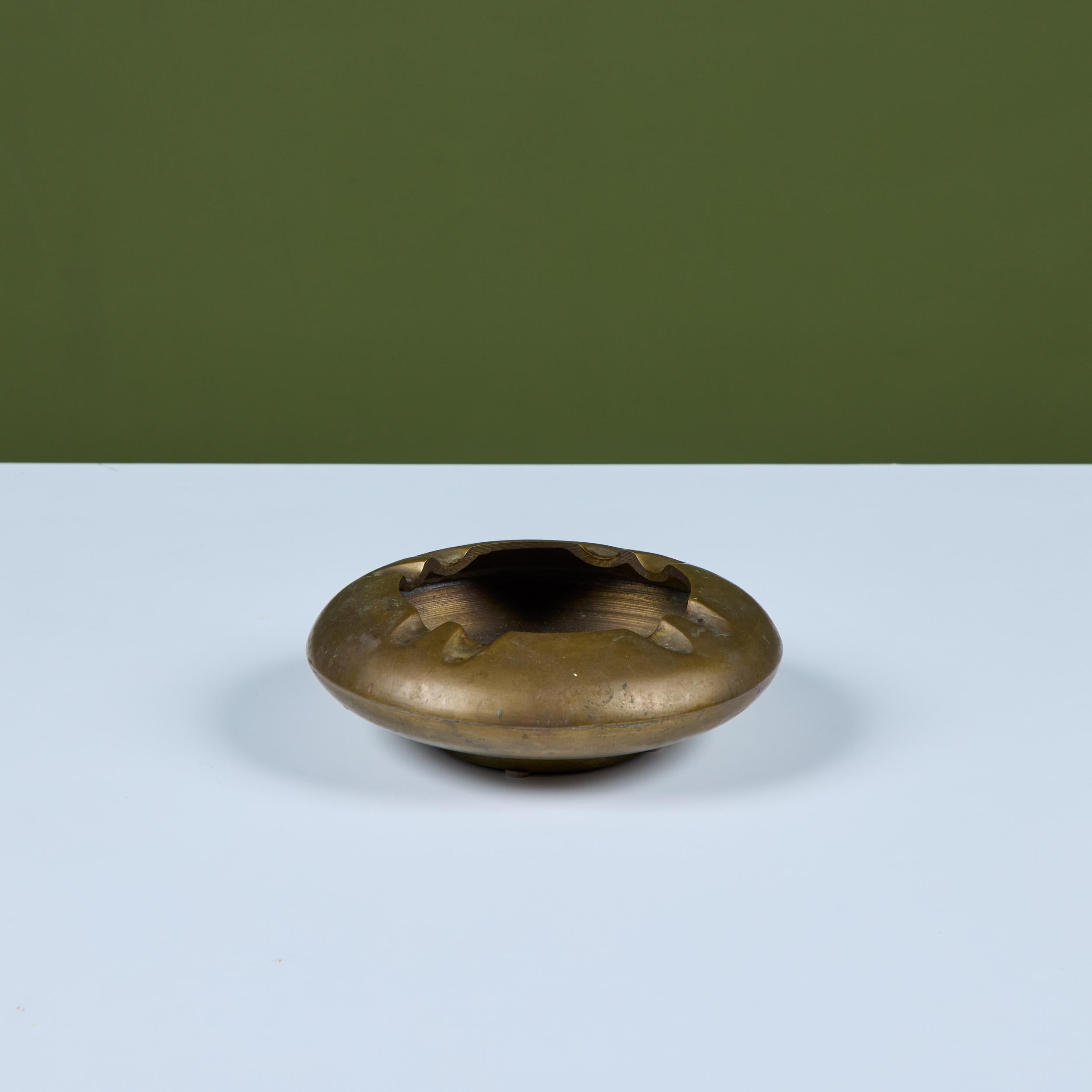 Chinesischer Messing-Aschenbecher Schale (20. Jahrhundert) im Angebot