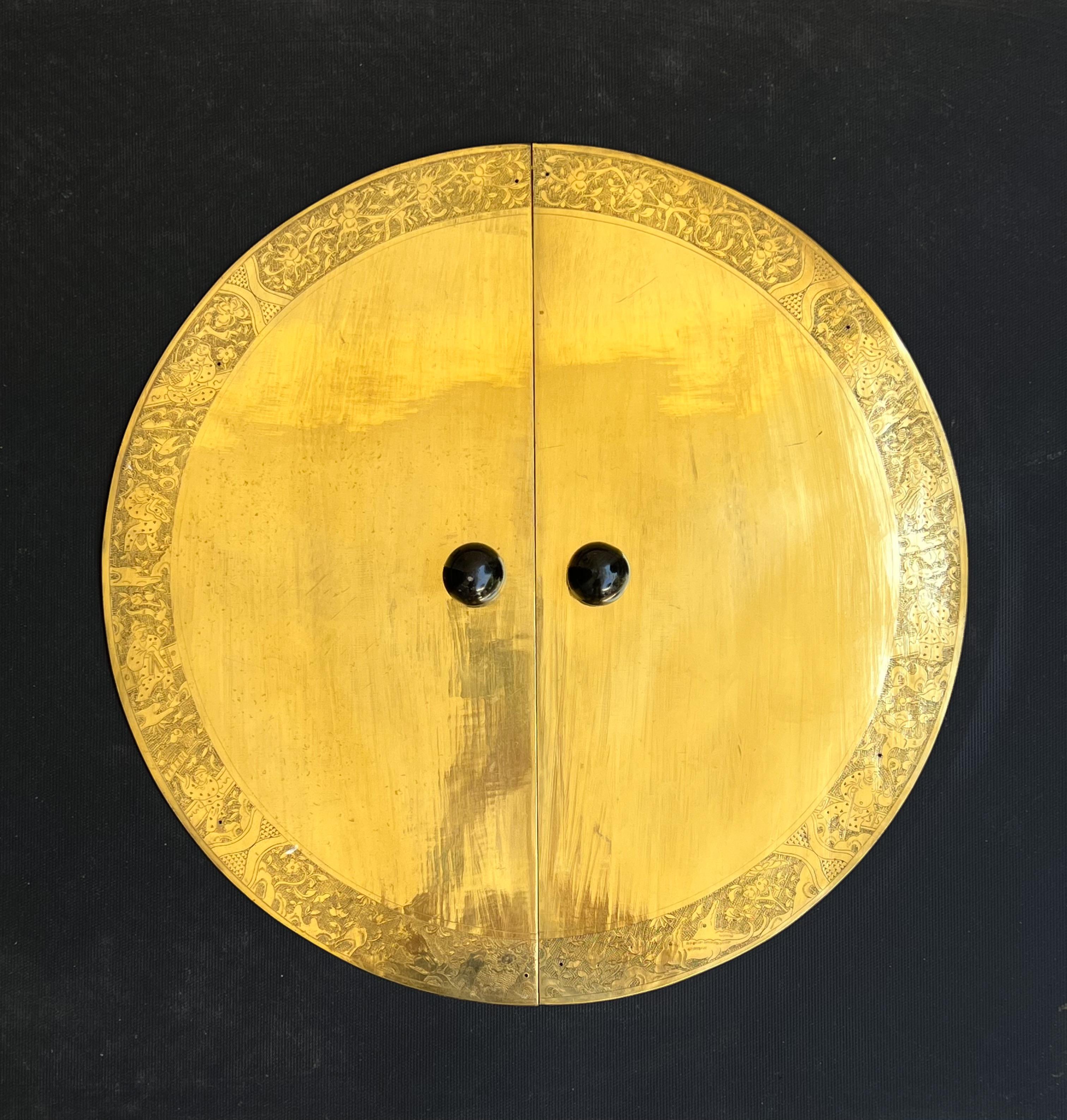 Chinese Brass Round Back Plate für Double Entry Doors im Zustand „Gut“ im Angebot in Palm Springs, CA