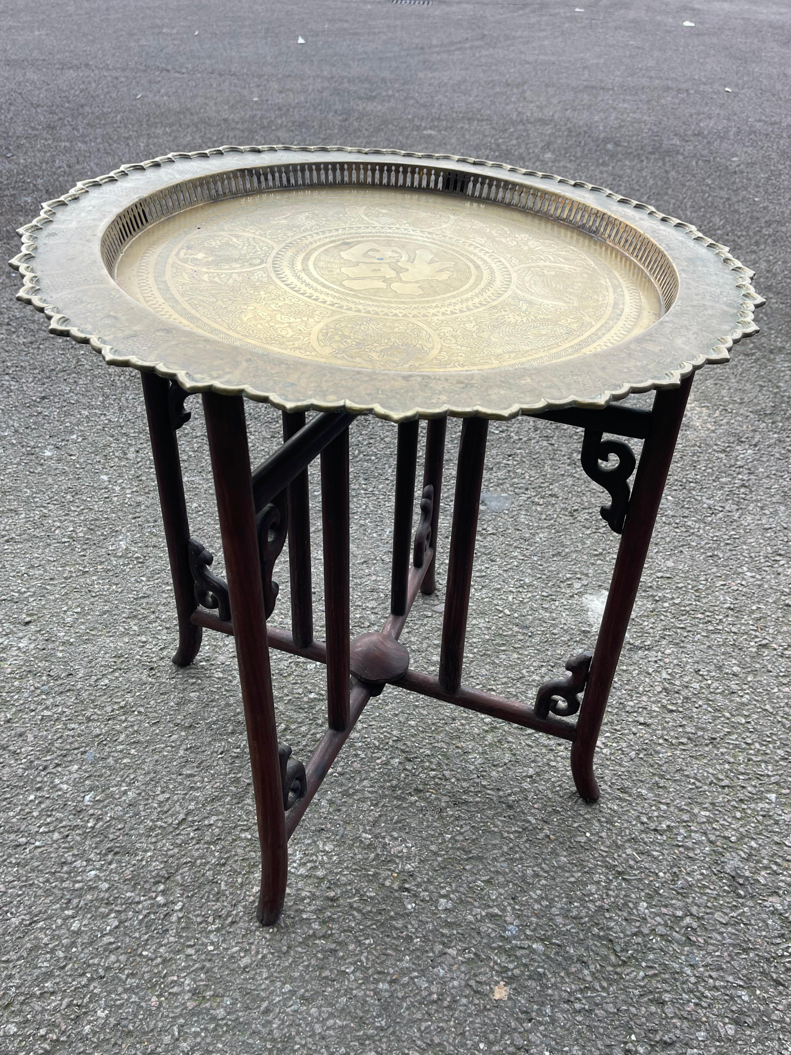 Tavolo cinese a vassoio in ottone 1900c in vendita 4