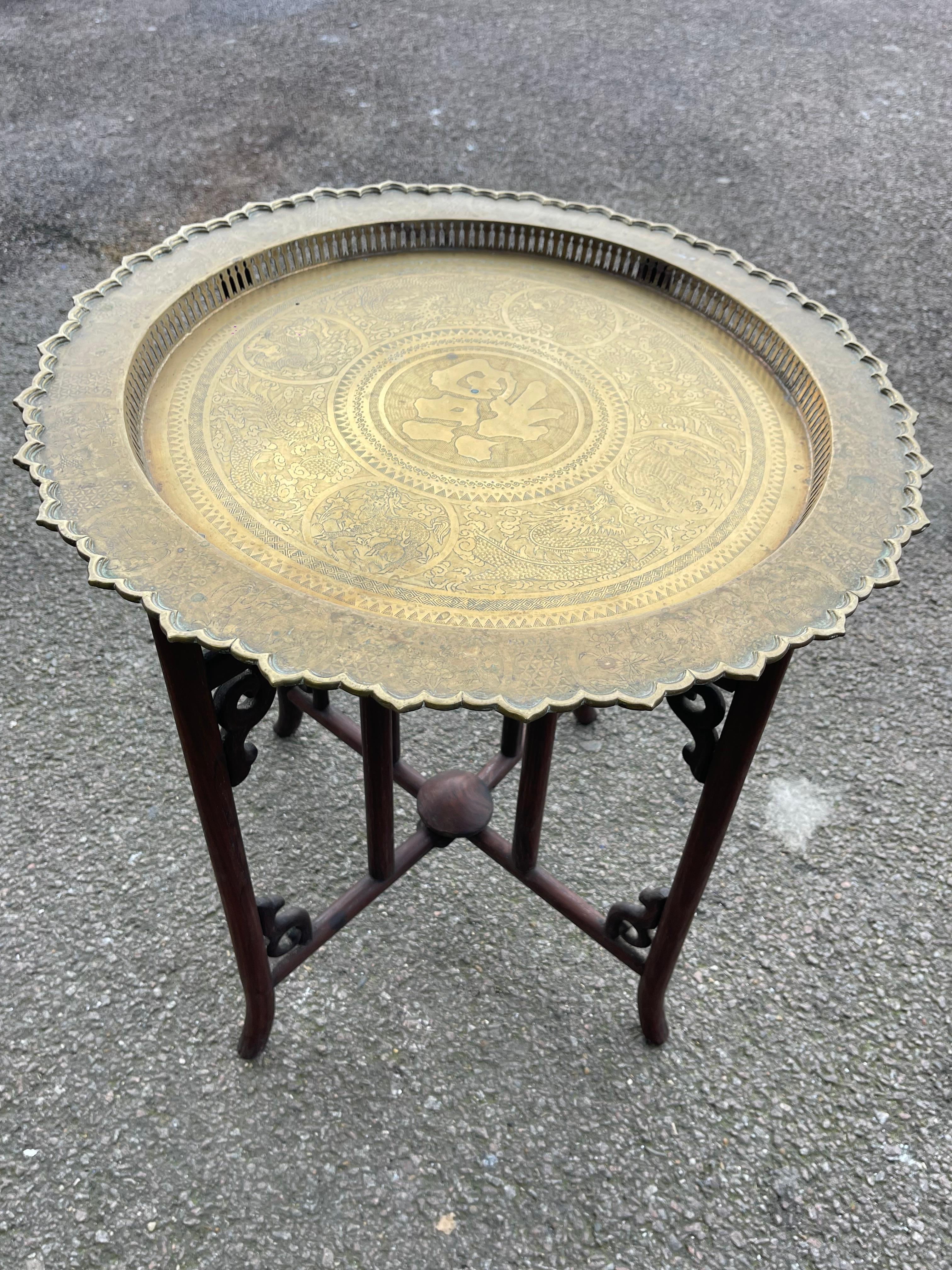 Tavolo cinese a vassoio in ottone 1900c in vendita 5