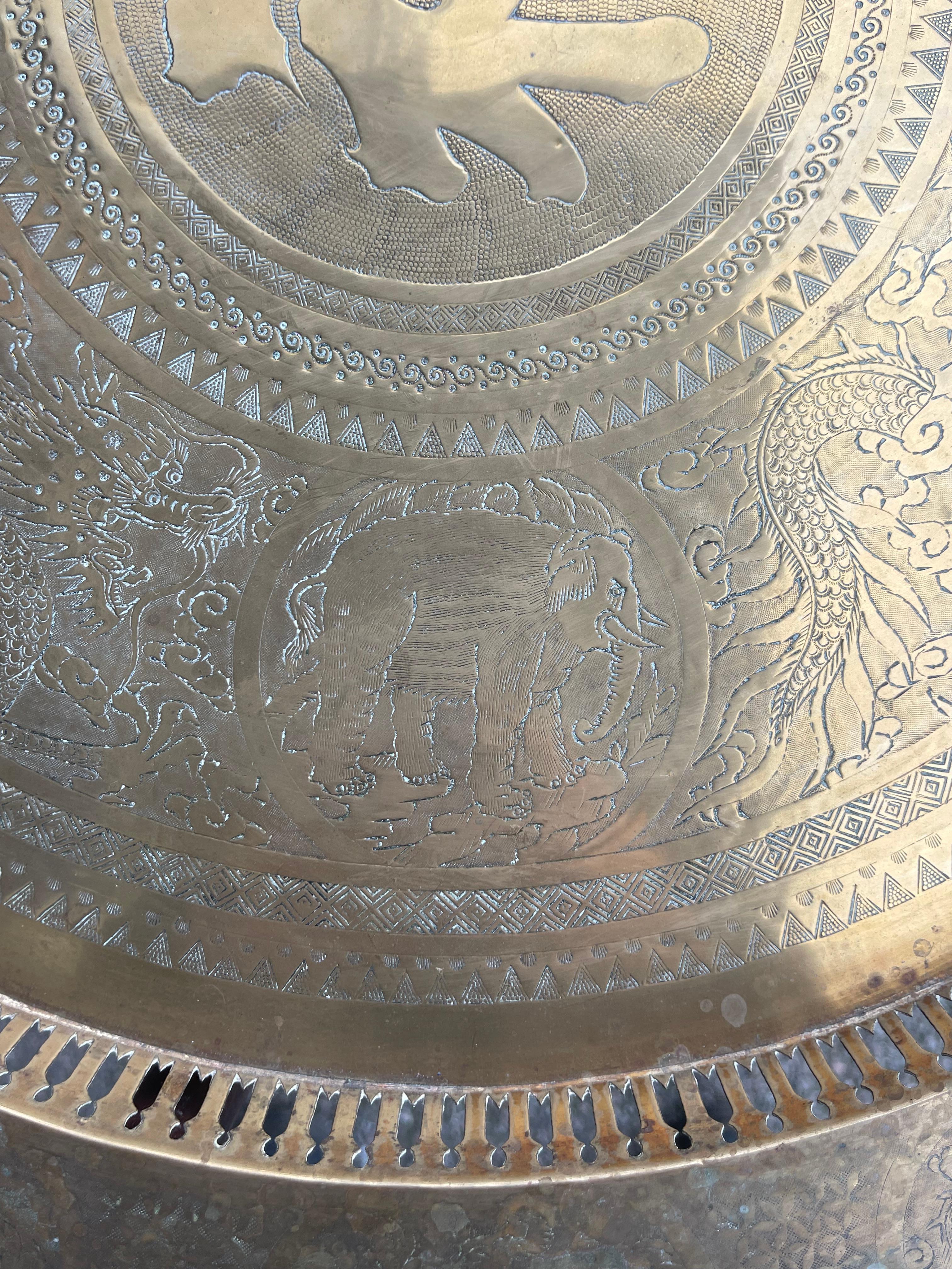 Tavolo cinese a vassoio in ottone 1900c in vendita 6