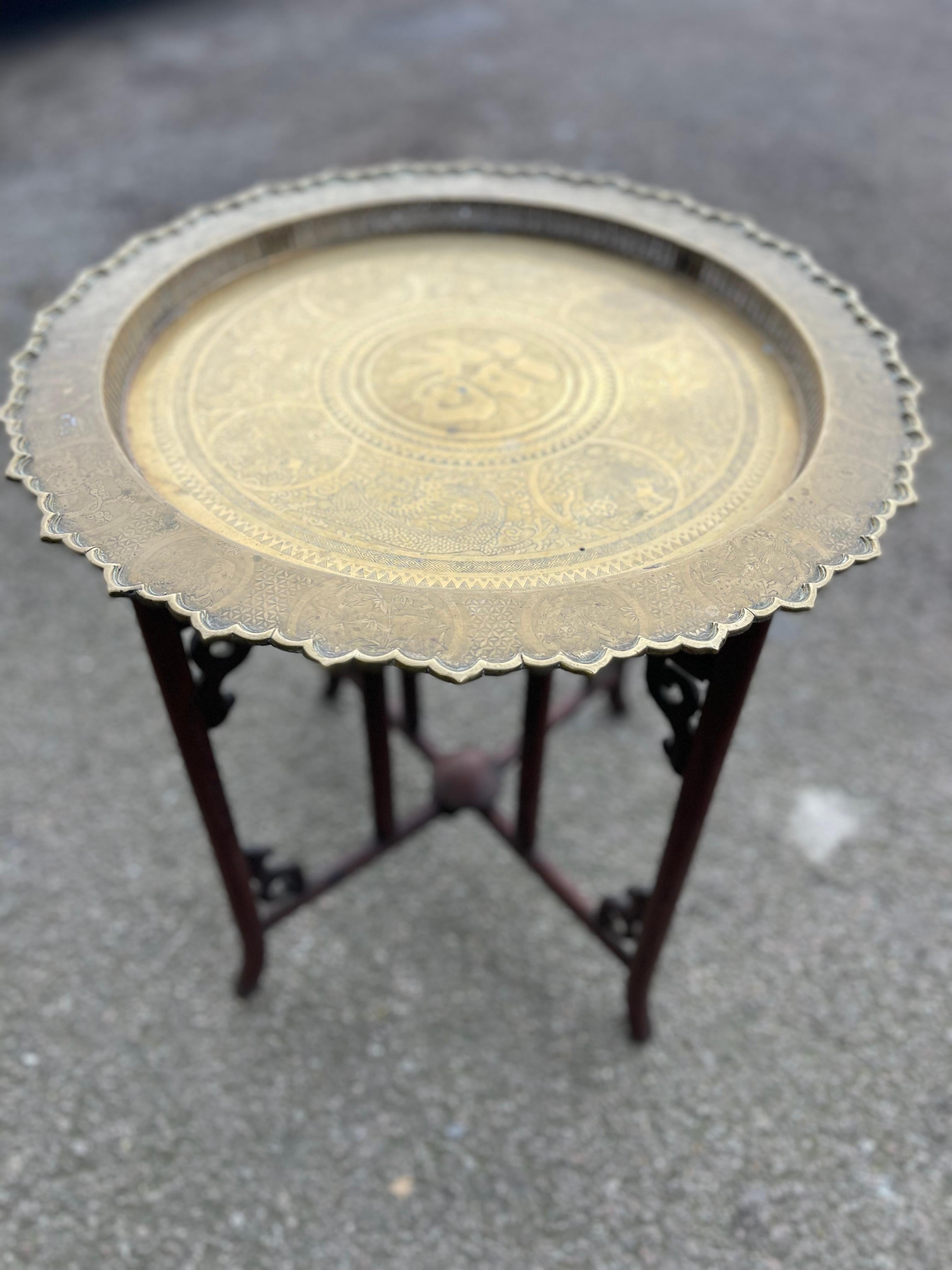 Tavolo cinese a vassoio in ottone 1900c in vendita 11
