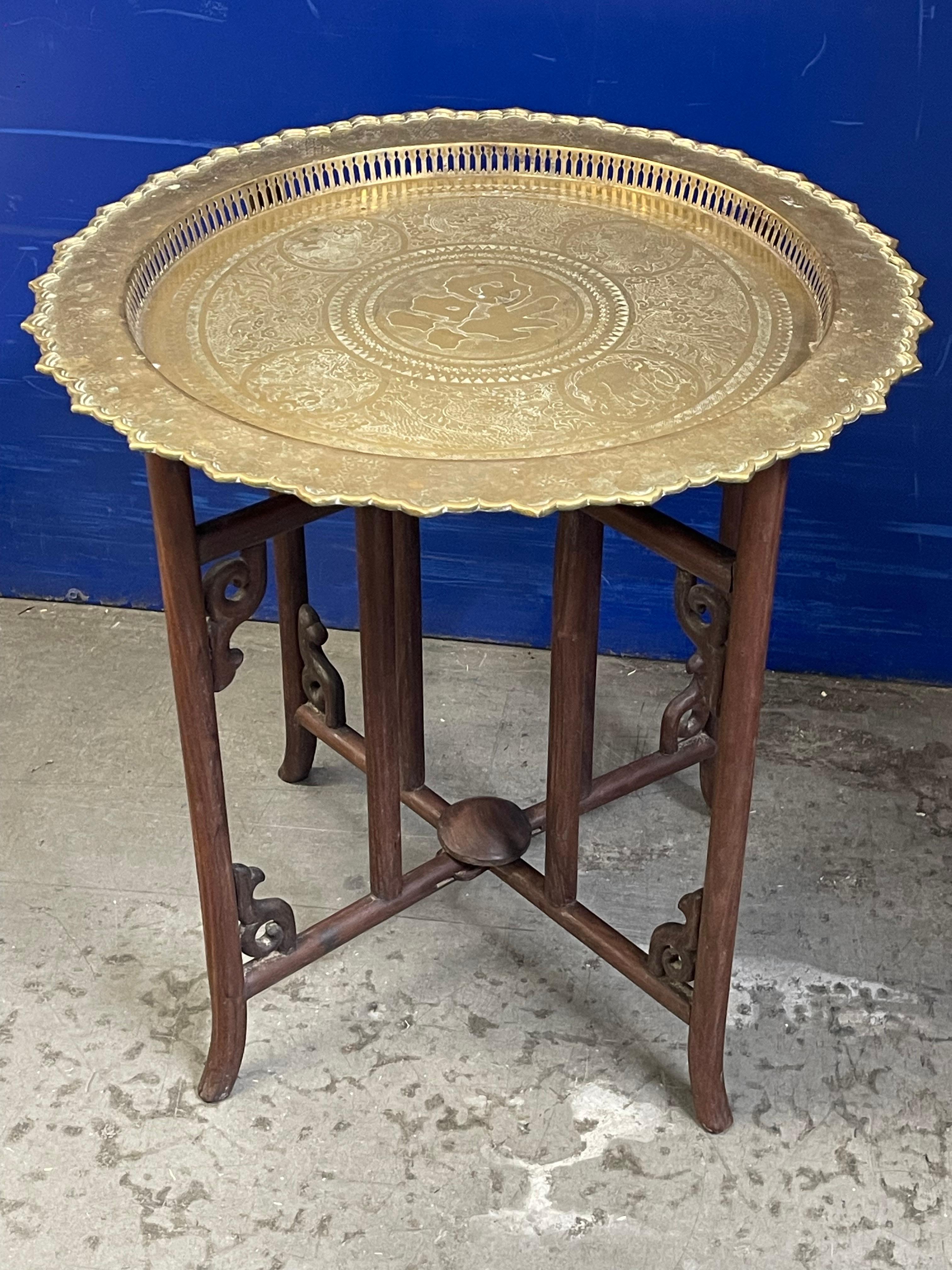 Tavolo cinese a vassoio in ottone 1900c in vendita 1