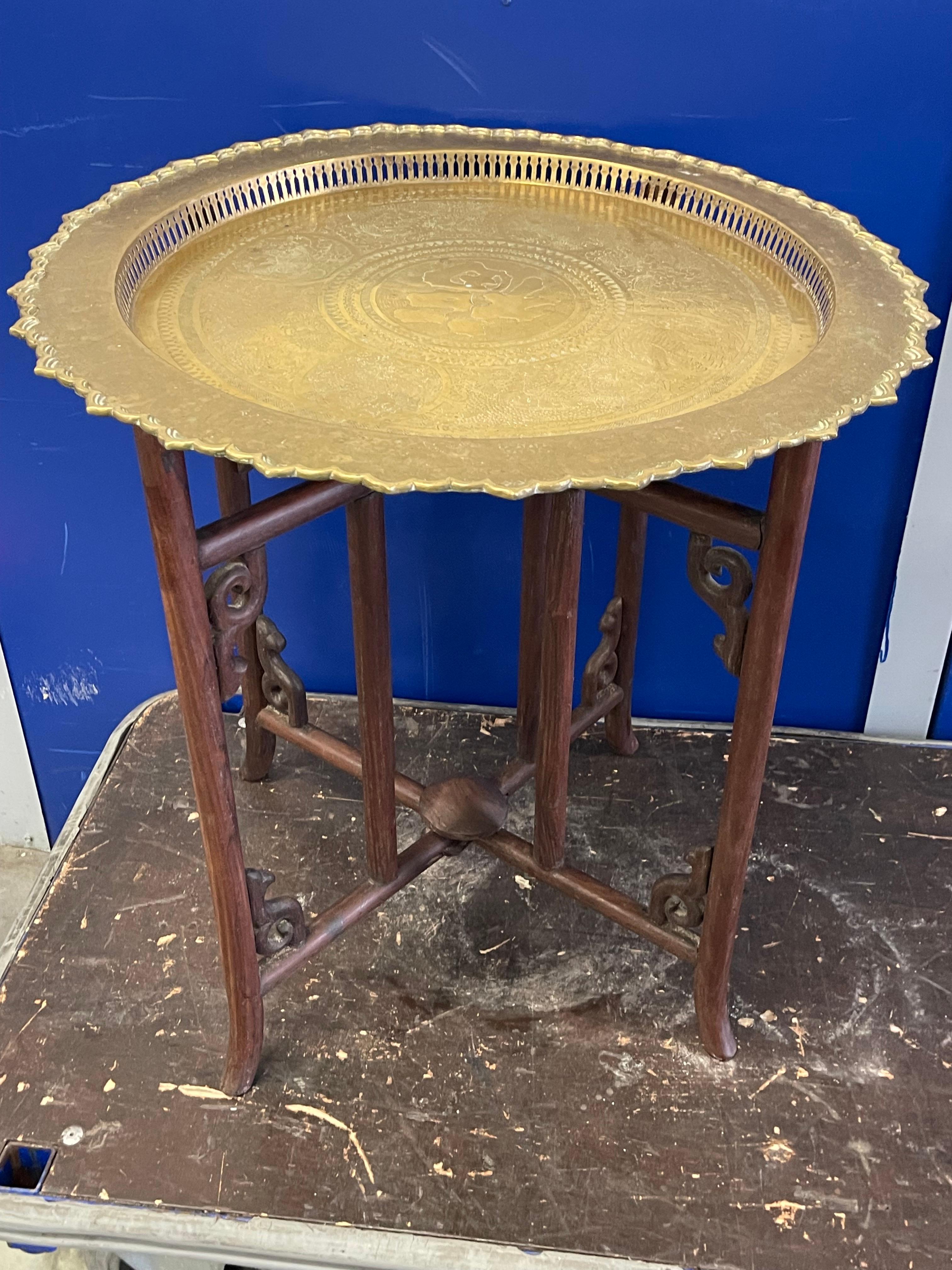 Tavolo cinese a vassoio in ottone 1900c in vendita 2