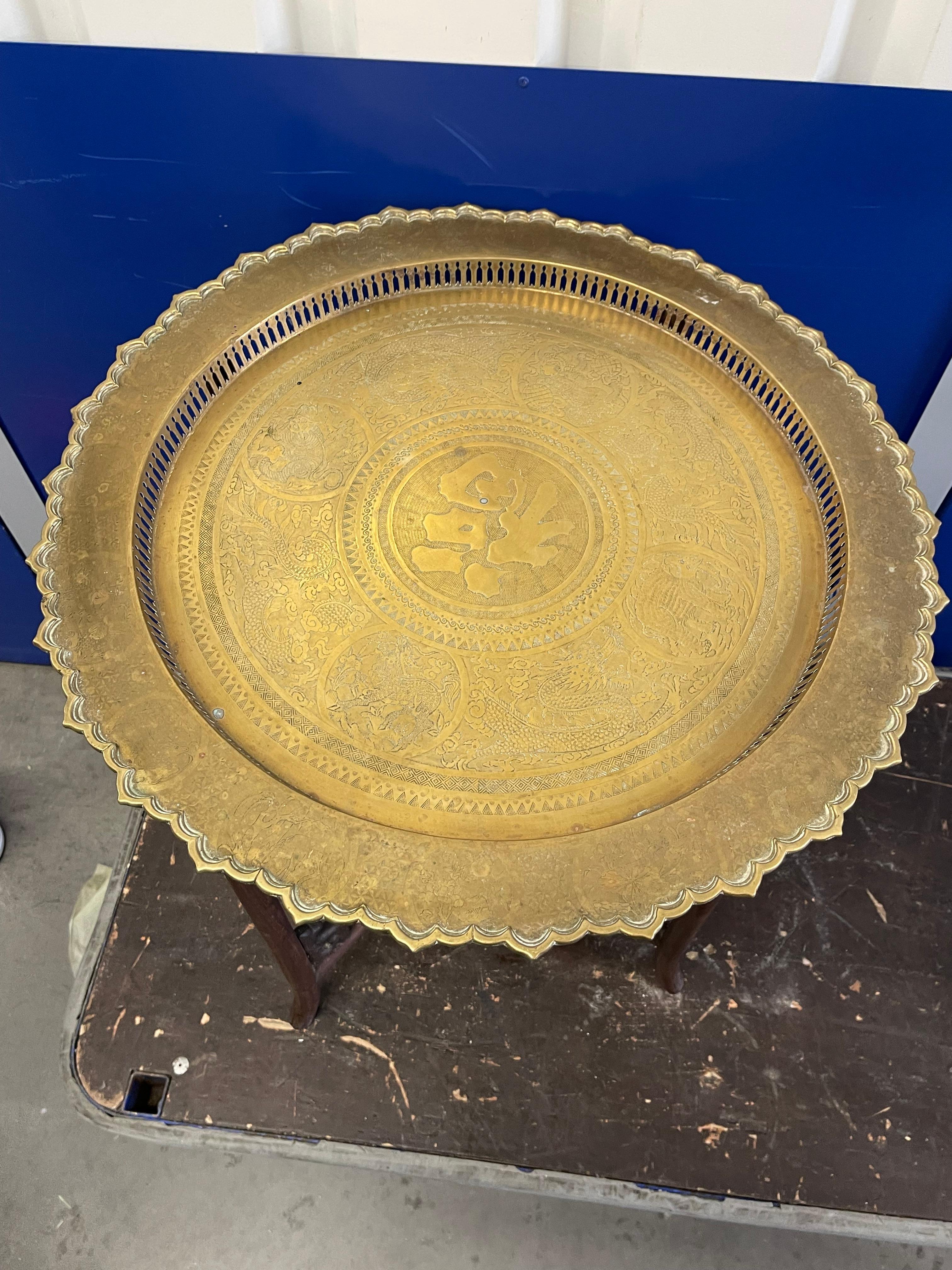 Tavolo cinese a vassoio in ottone 1900c in vendita 3